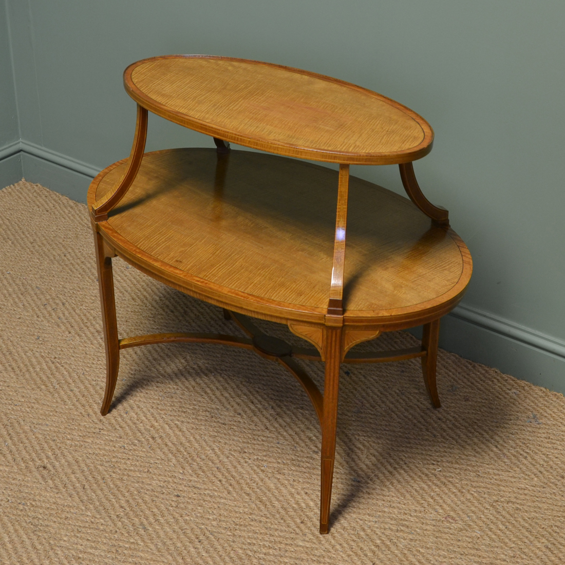 Superb Quality Edwards & Roberts Satinwood Two Tier Occasional / Lamp Table - Image 4 of 9