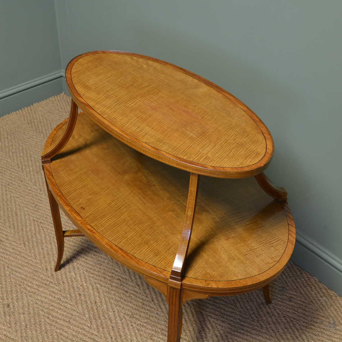 Superb Quality Edwards & Roberts Satinwood Two Tier Occasional / Lamp Table - Image 3 of 9