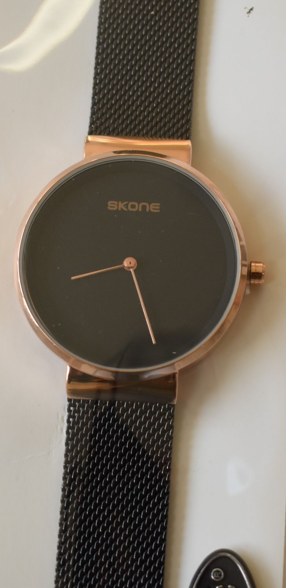 Skone Men's Mesh Strap Watch (Black)