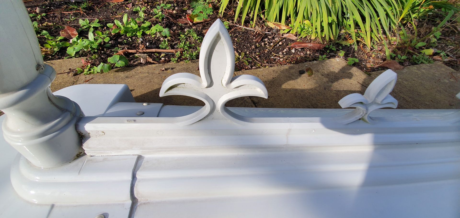 Conservatory Crest and Finials White 300cm Long x 36cm High - Image 5 of 9