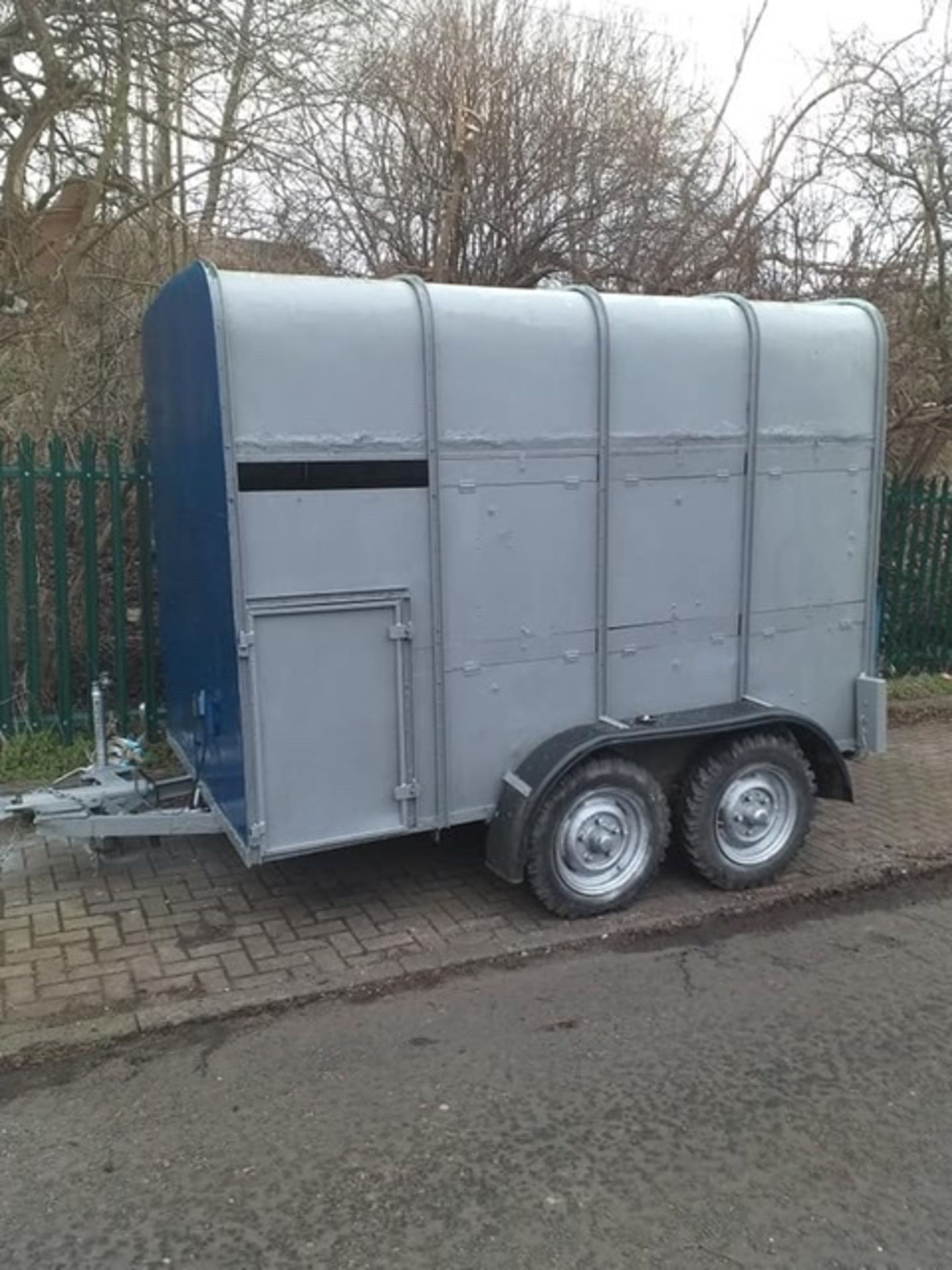 Livestock trailer horse box car trailer project gin bar