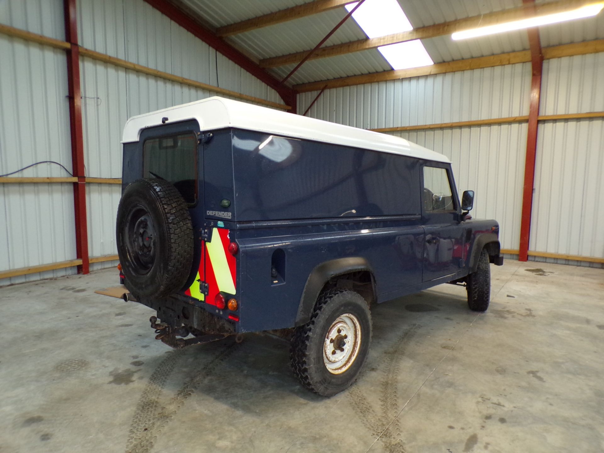 LAND ROVER DEFENDER 110 4WD 6 SPEED - Image 5 of 8