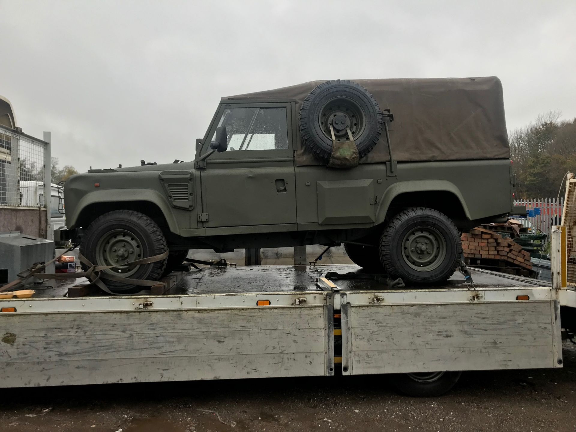 1998 Land Rover Defender (No VAT on hammer)