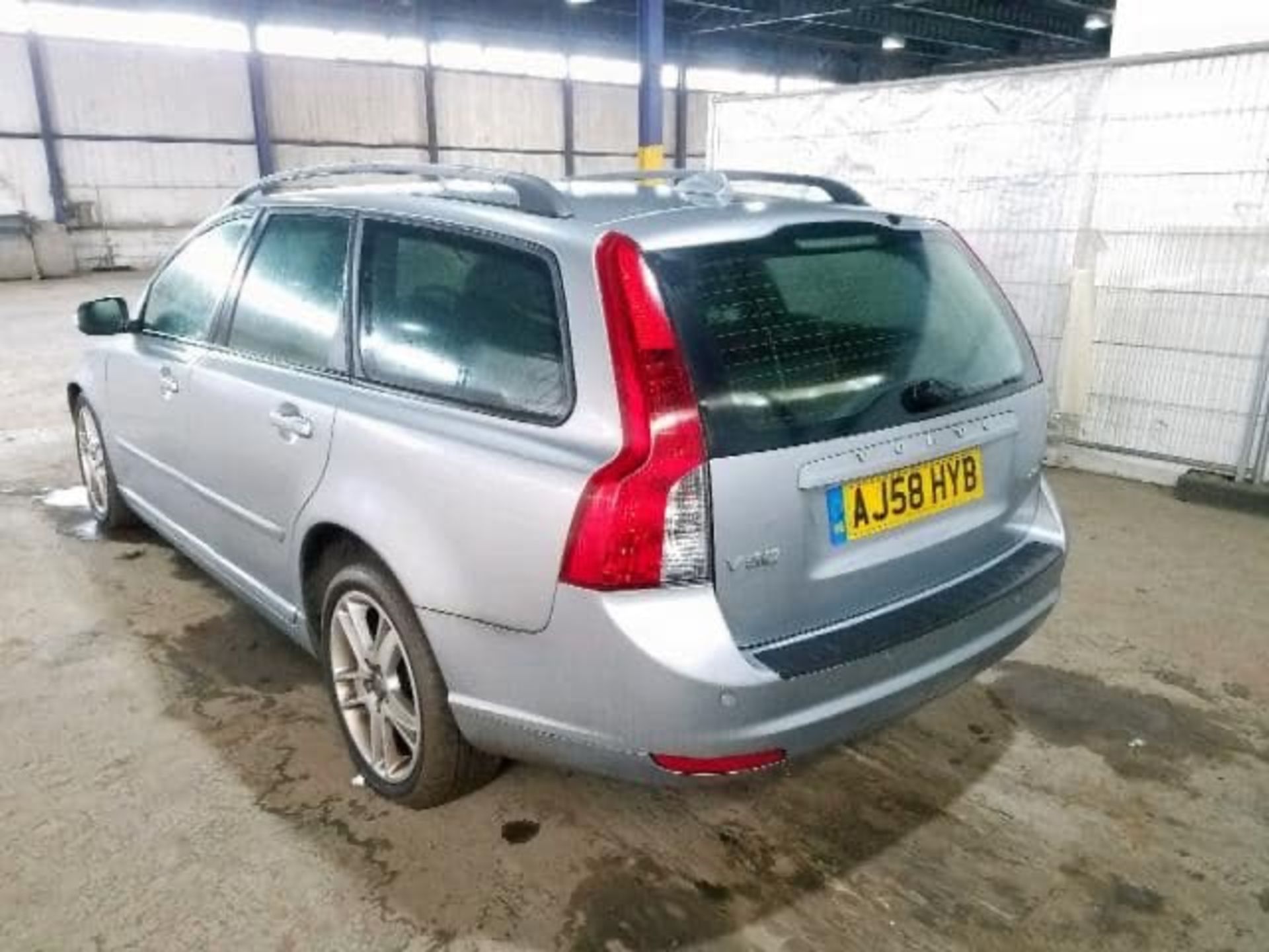 Volvo v50 estate manual 86k miles mot jan 2021 v5 present 2.0 petrol - Image 2 of 6