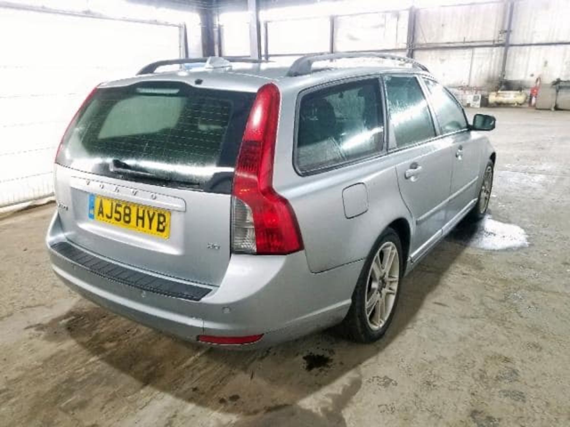 Volvo v50 estate manual 86k miles mot jan 2021 v5 present 2.0 petrol - Image 3 of 6