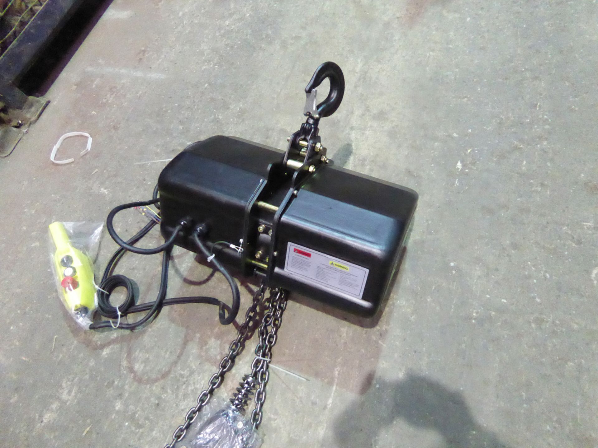 Electric Chain Block has a S.W.L - 1 Ton (1000KG) and 3 Metre Height Of Lift - Image 6 of 6