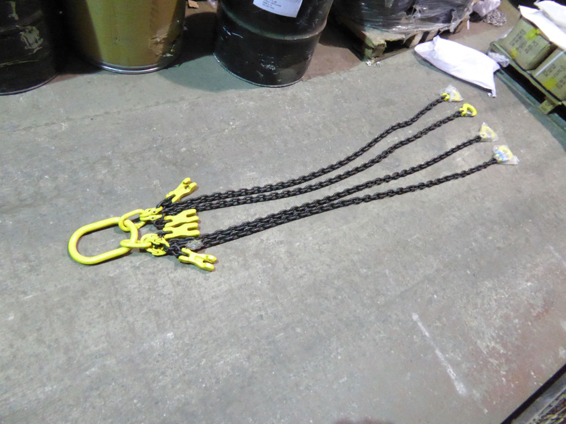 1 x 13mm four leg Grade 80 Chain Sling With master link and Clevis Sling Hooks with safety catch - Image 2 of 5