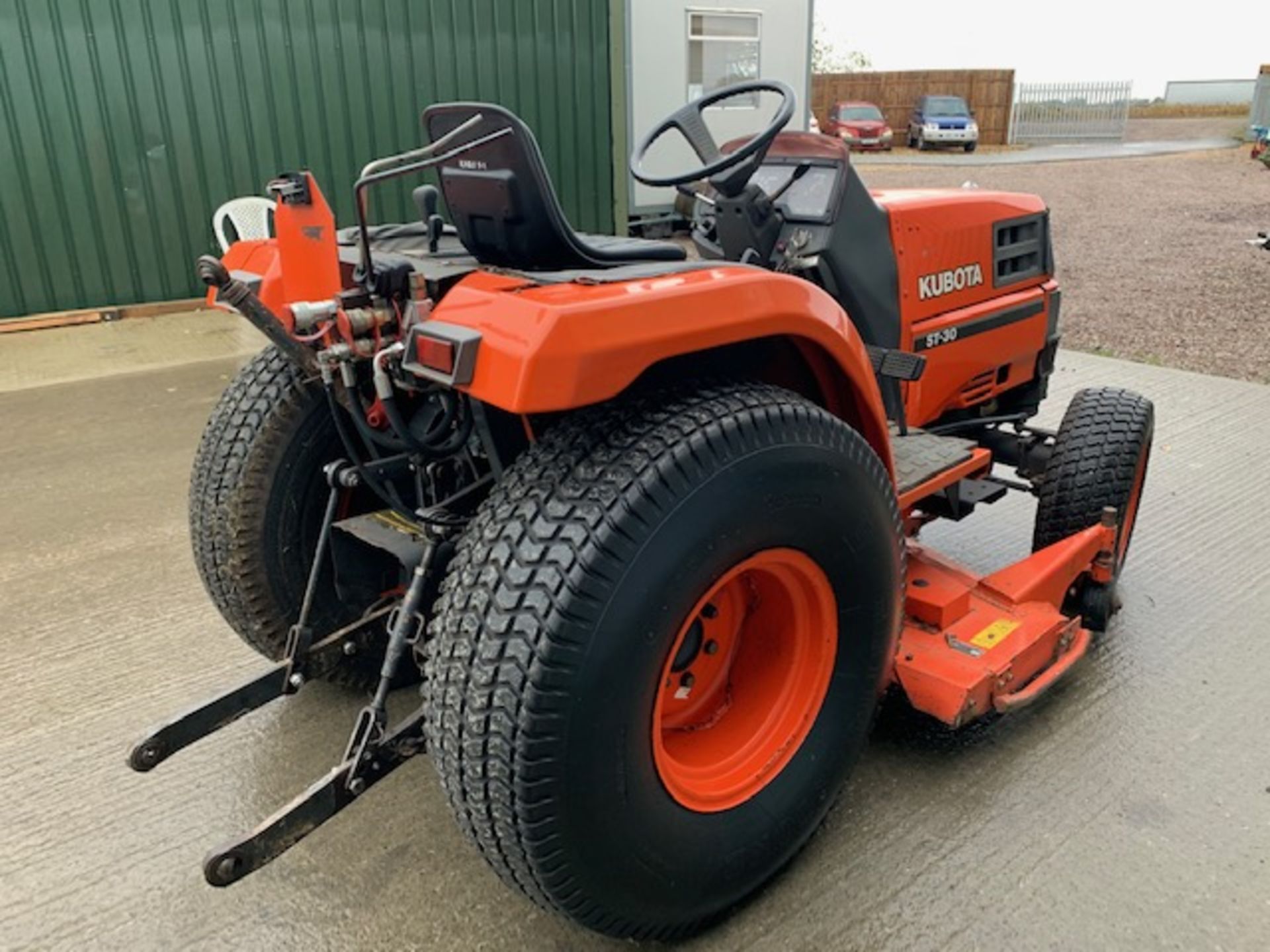 KUBOTA ST30 MID ROTARY DECK RIDE ON MOWER - Image 6 of 7