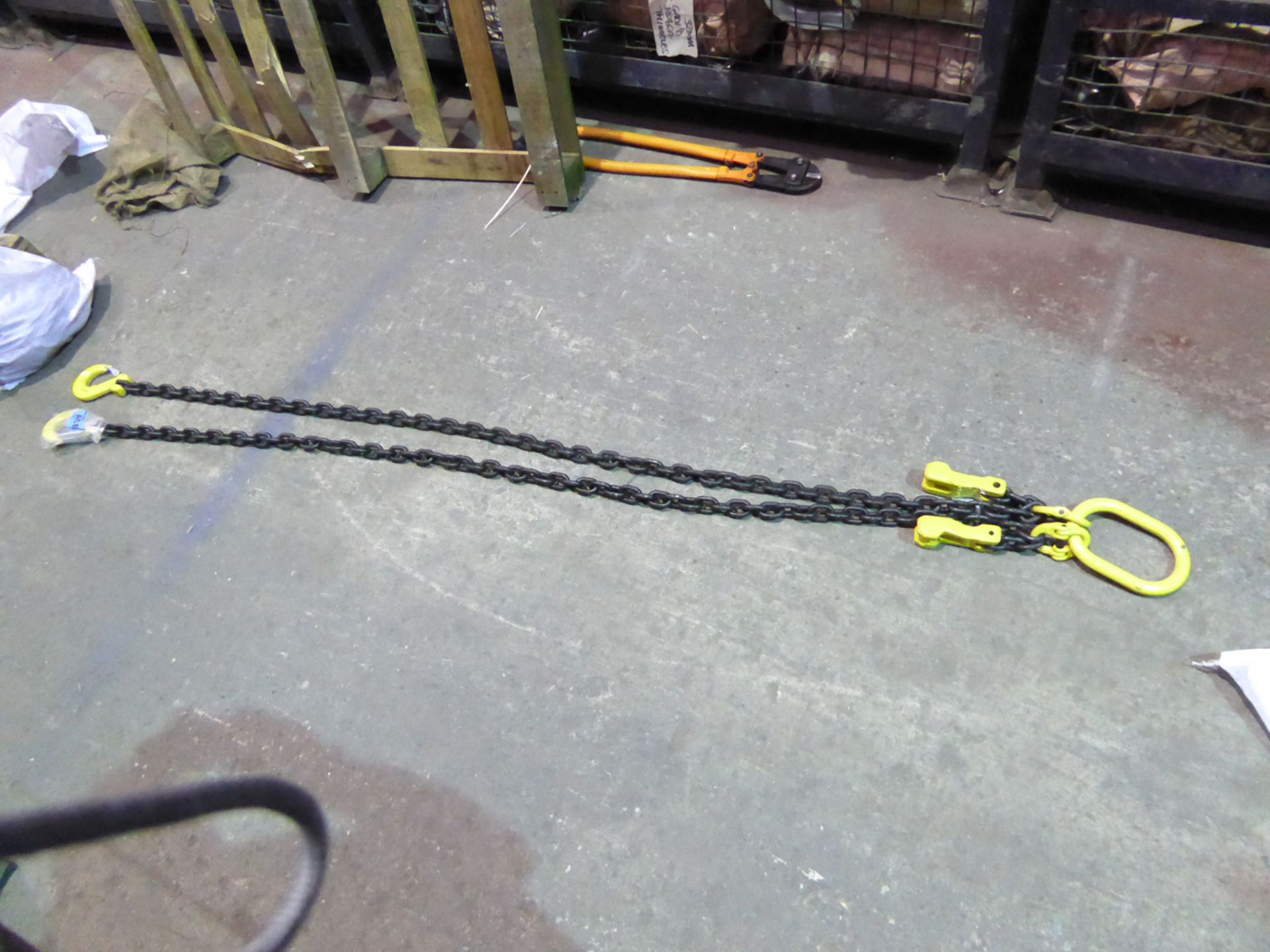 1 x 13mm double leg Grade 80 Chain Sling With master link and Clevis Sling Hooks with safety catch - Image 2 of 6