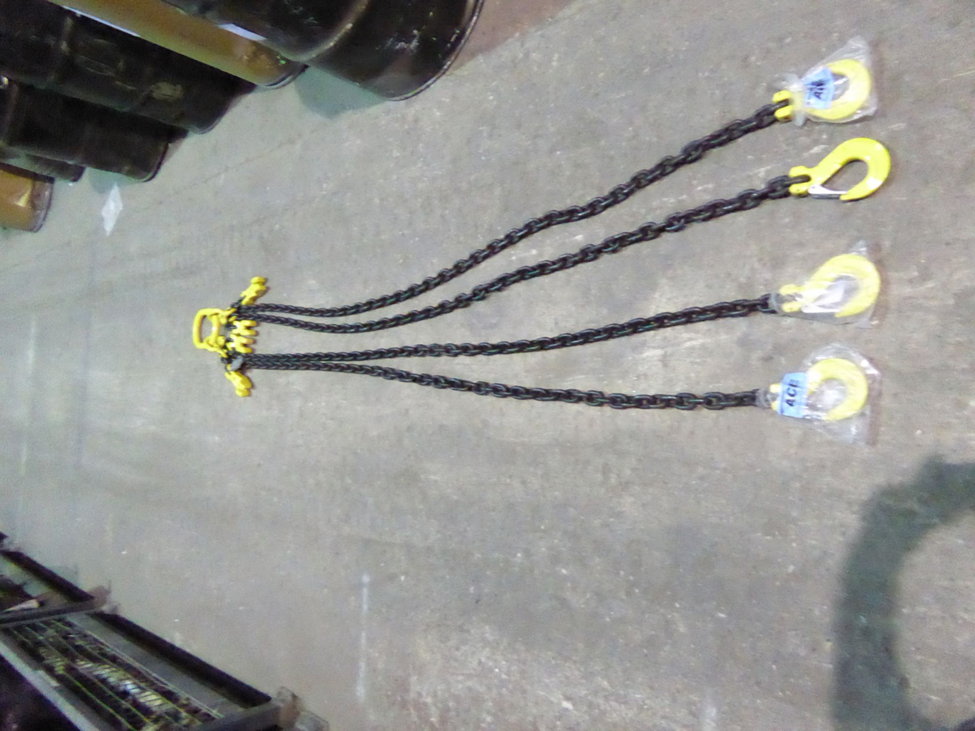 1 x 13mm four leg Grade 80 Chain Sling With master link and Clevis Sling Hooks with safety catch - Image 3 of 5