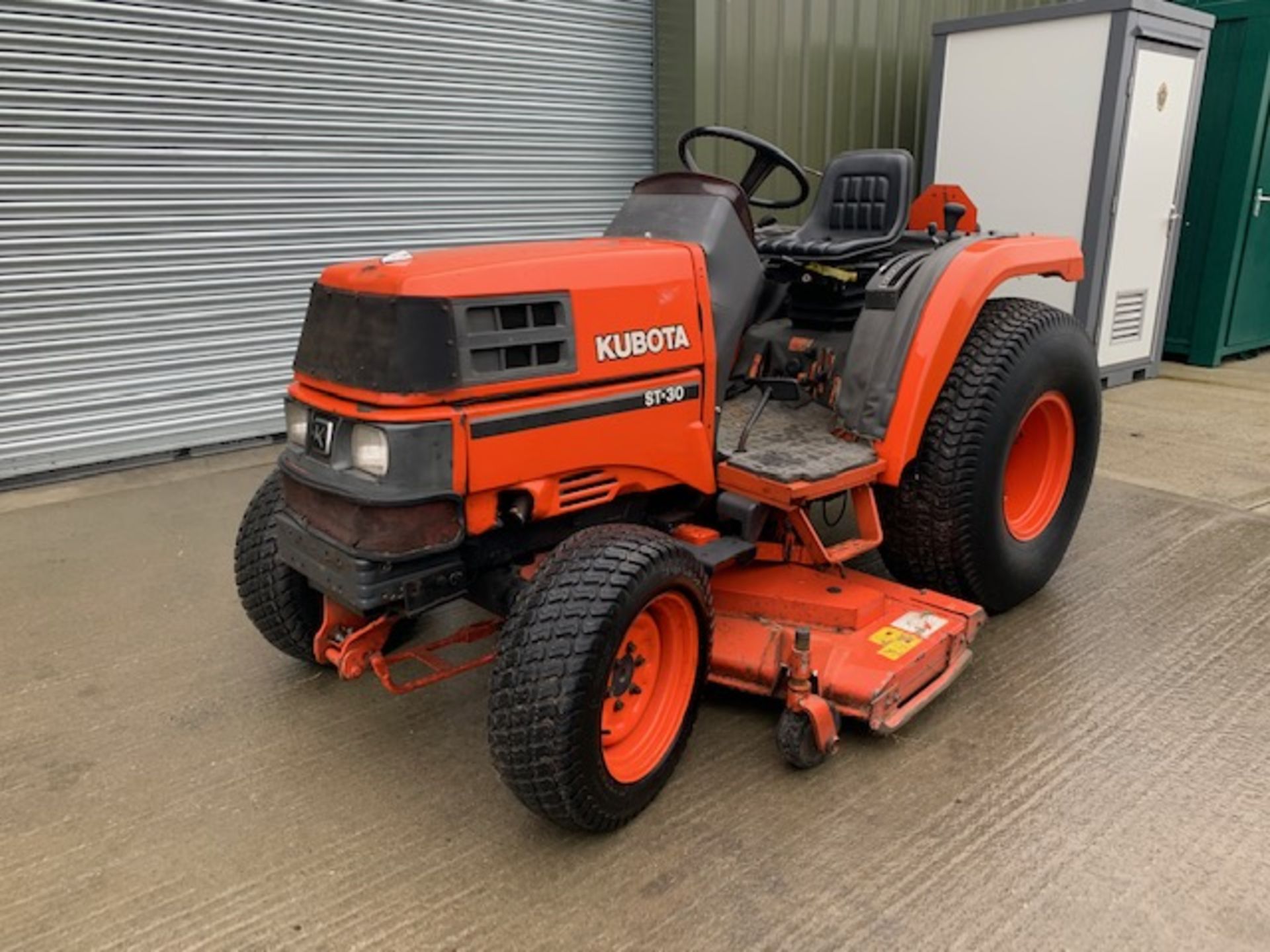 KUBOTA ST30 MID ROTARY DECK RIDE ON MOWER - Image 3 of 7