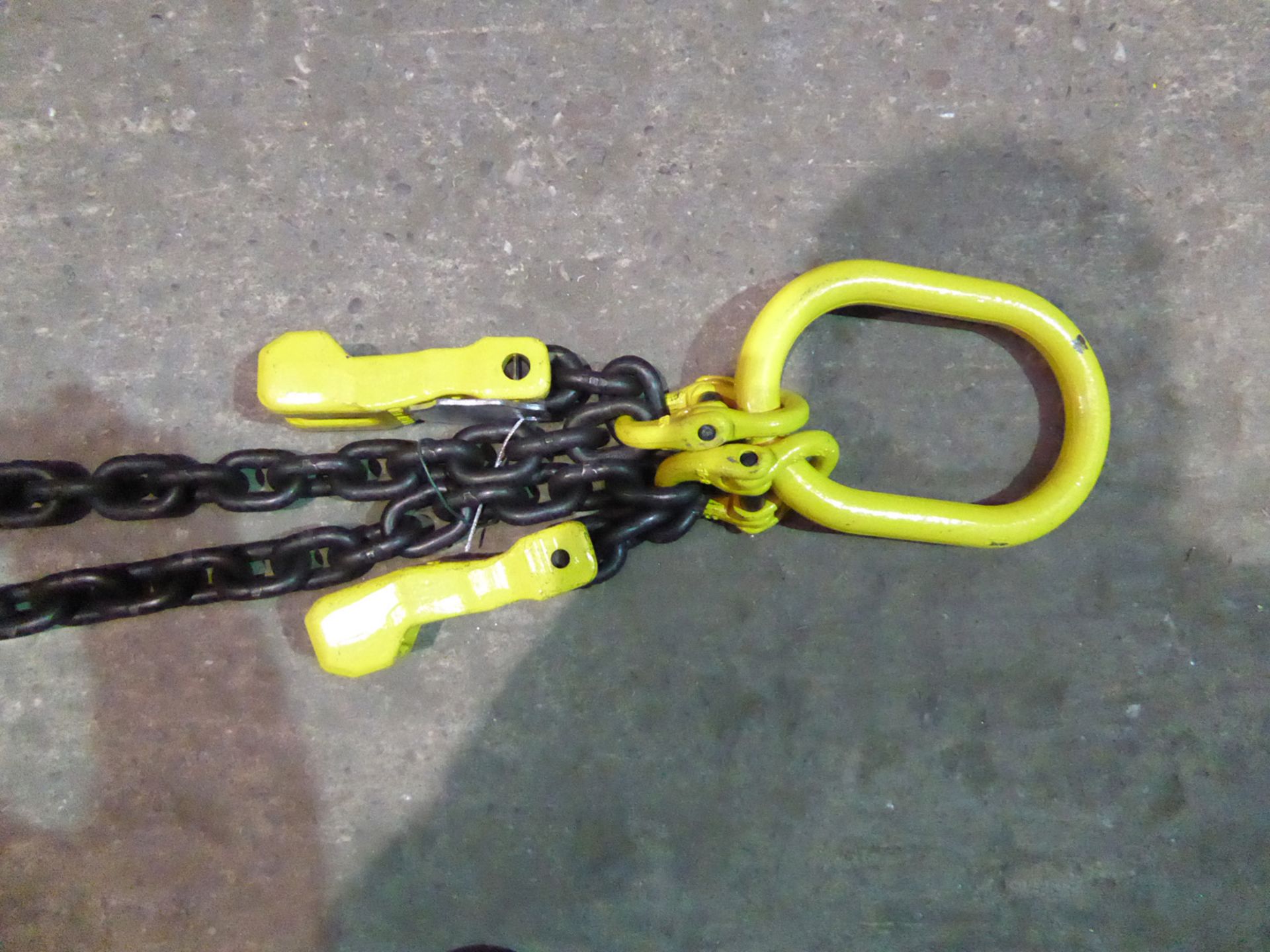 1 x 13mm double leg Grade 80 Chain Sling With master link and Clevis Sling Hooks with safety catch - Image 6 of 6