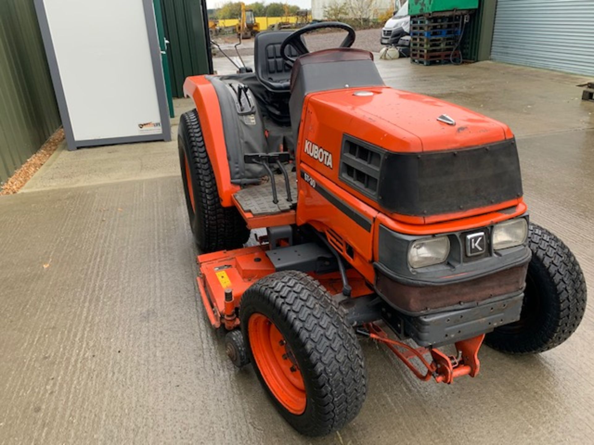 KUBOTA ST30 MID ROTARY DECK RIDE ON MOWER - Image 7 of 7