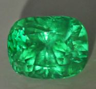 IGI Certified 7.45 ct. Emerald COLOMBIA (RARE QUALITY)