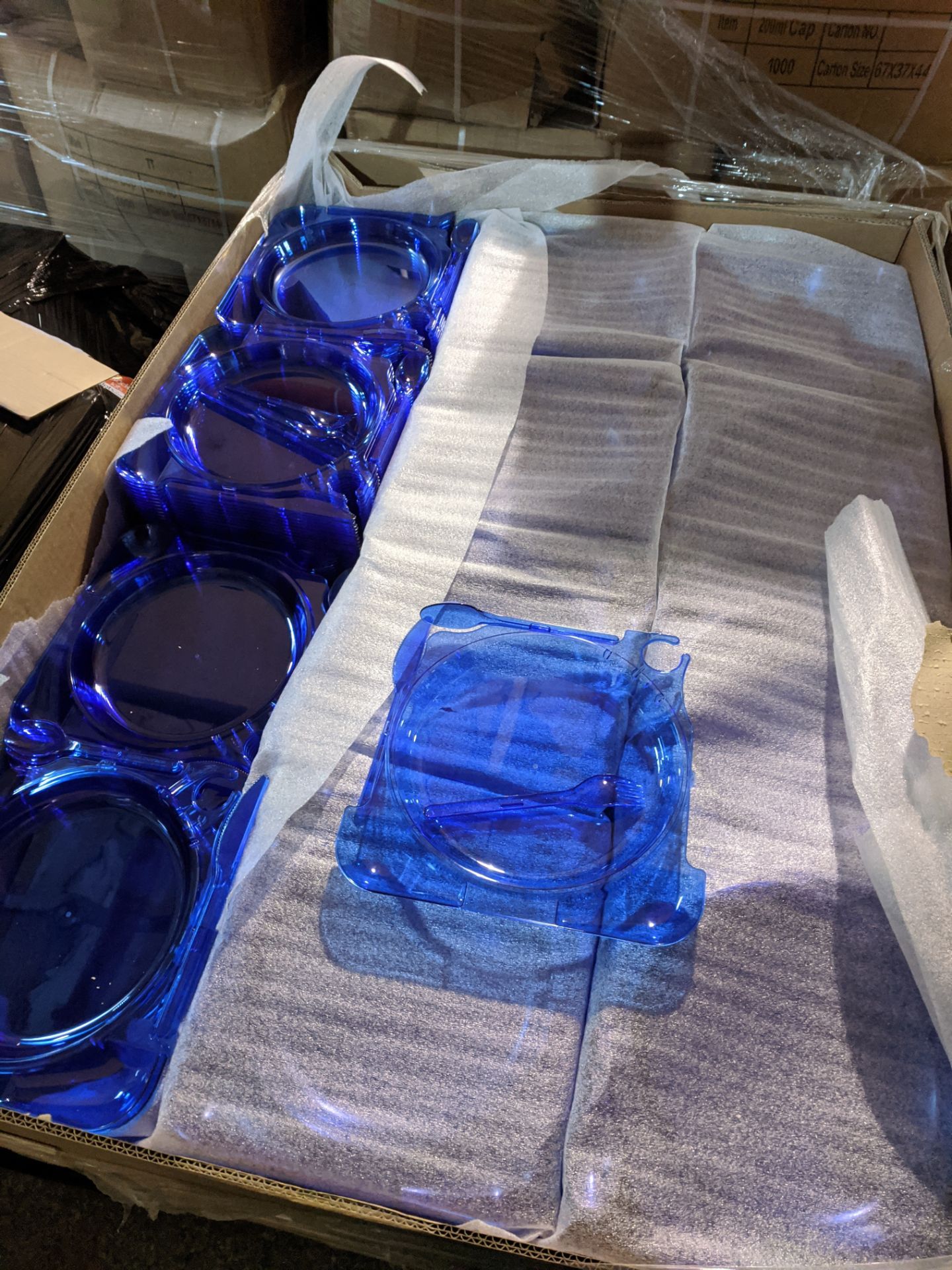 500pcs- Brand new Caterplate in Blue     500pcs- Brand new Caterplate in Blue - new and unused - - Image 2 of 2