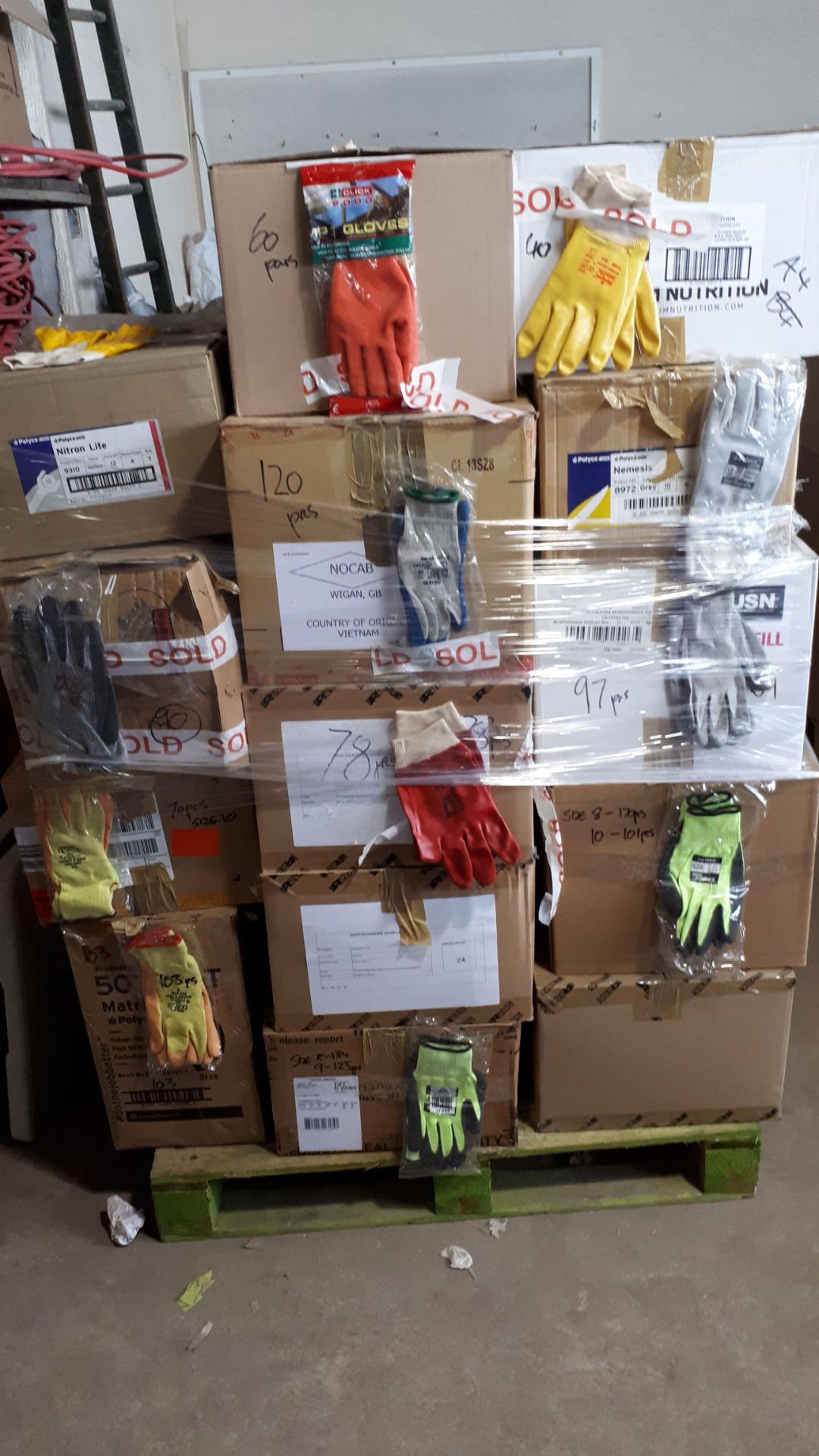 10pcs Mixed selection of workgloves     10pcs Mixed selection of workgloves and household /