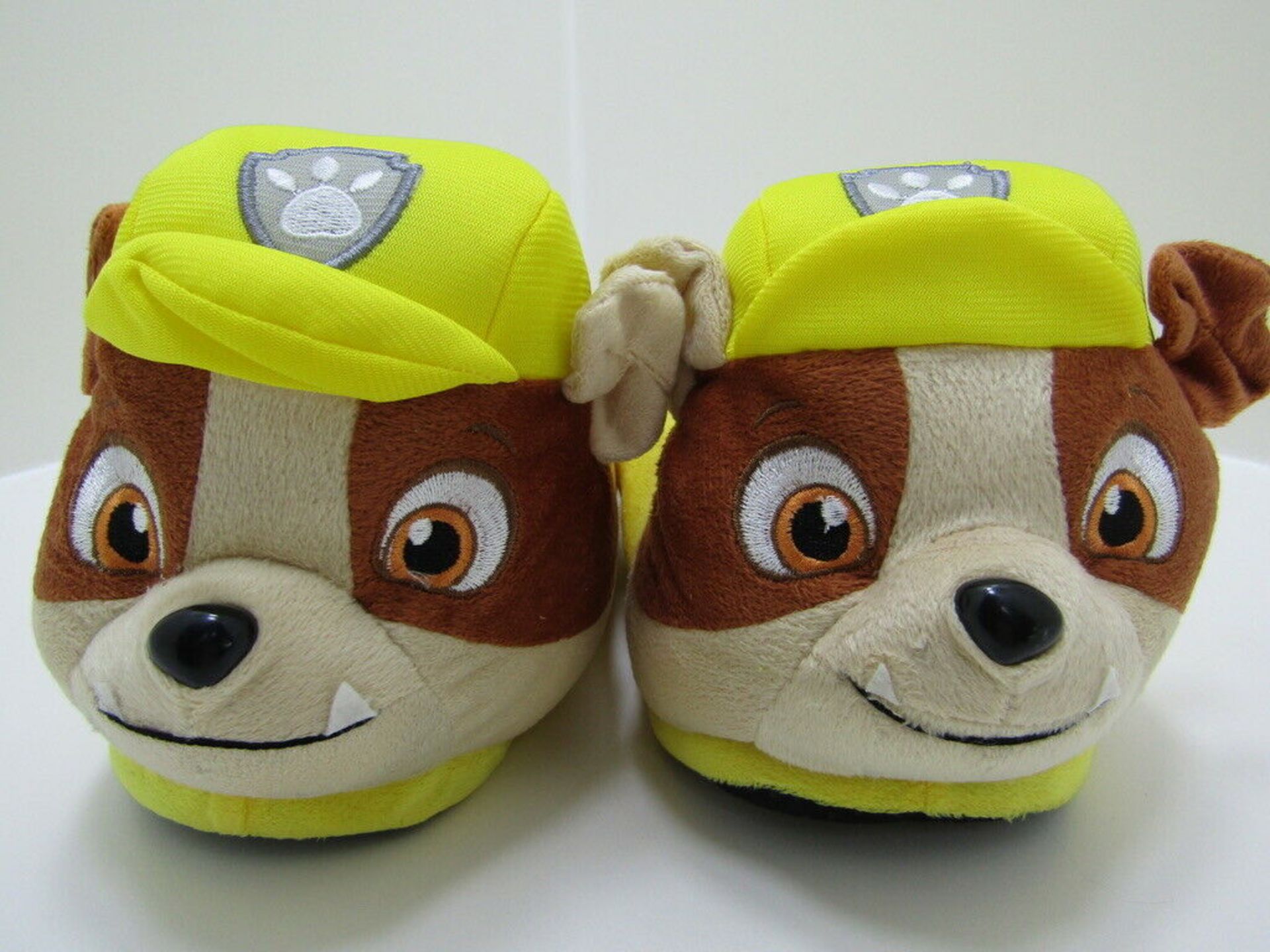 16 pairs of Paw Patrol Rubble 3D Slippers. Toddler size. Official Nickelodeon. UK 13-1.5 no vat on - Image 2 of 6