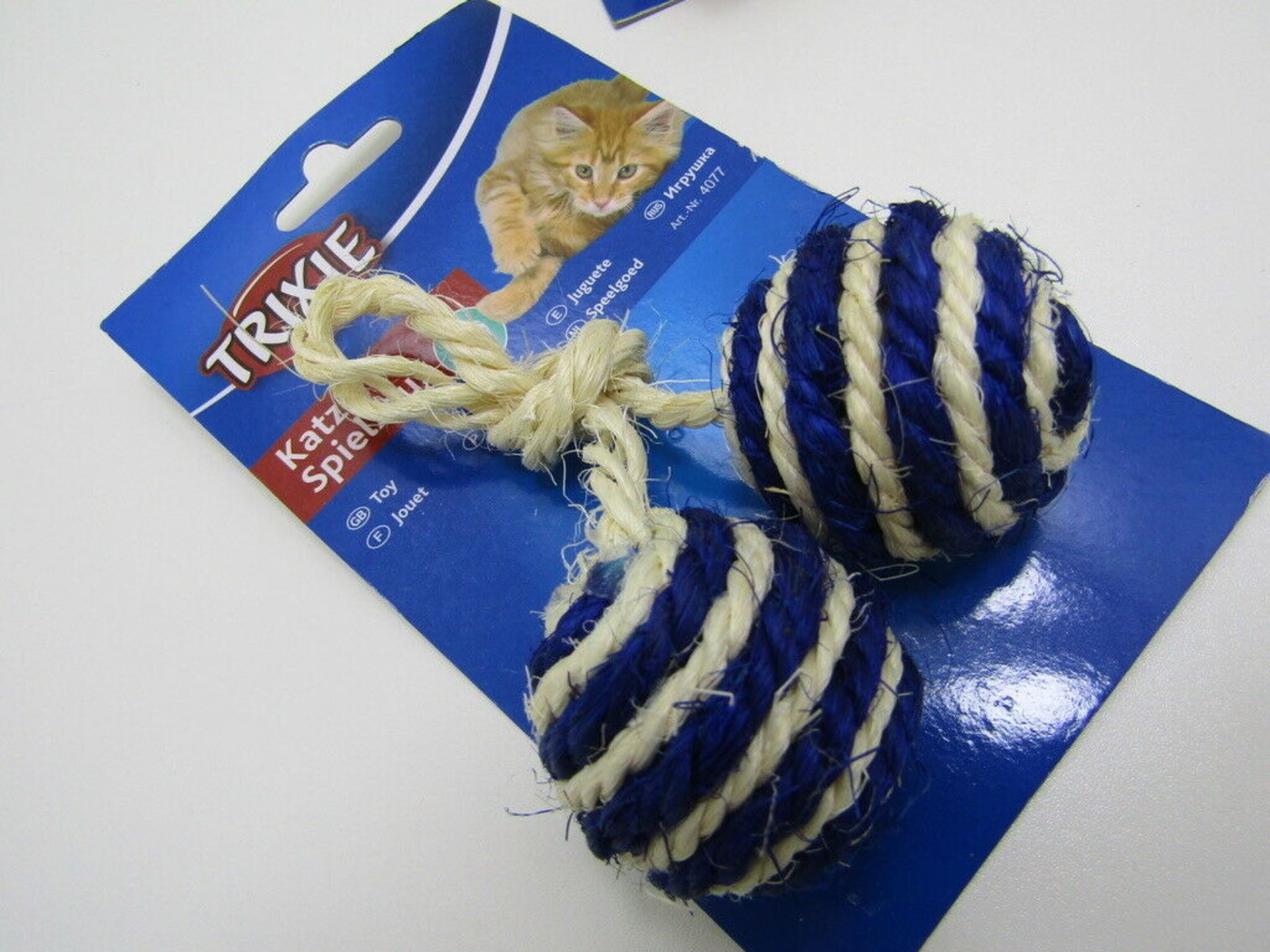20 x Trixie Cat Toy. Double Balls. Rattle Scratch Rope. no vat on hammer.You will get 20 of these in