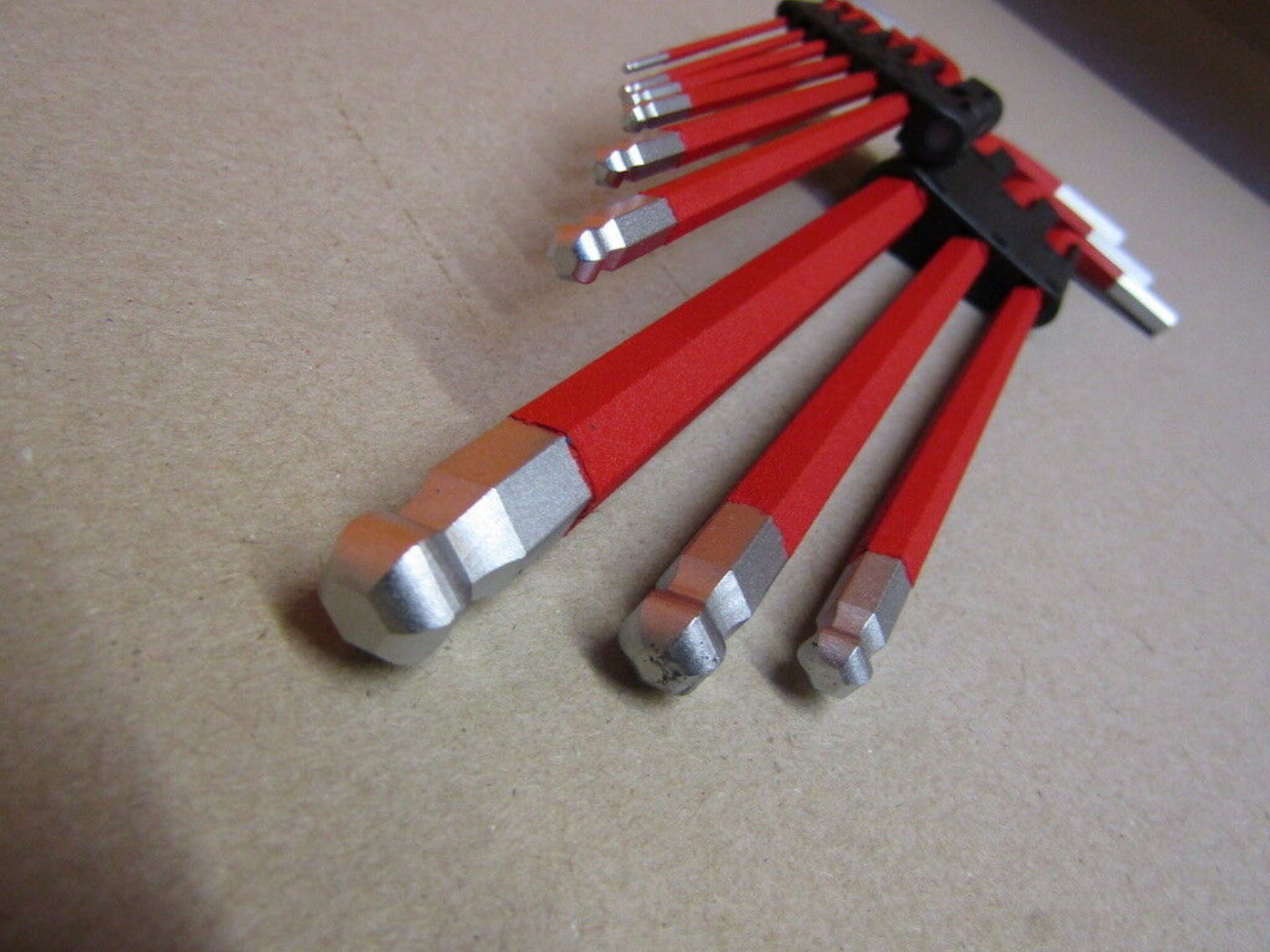 8 x Ball End Hex Key Set. 9pc Anti Slip, Extra Long, Metric. 1.5mm-10mm no vat on hammer.You will - Image 5 of 8