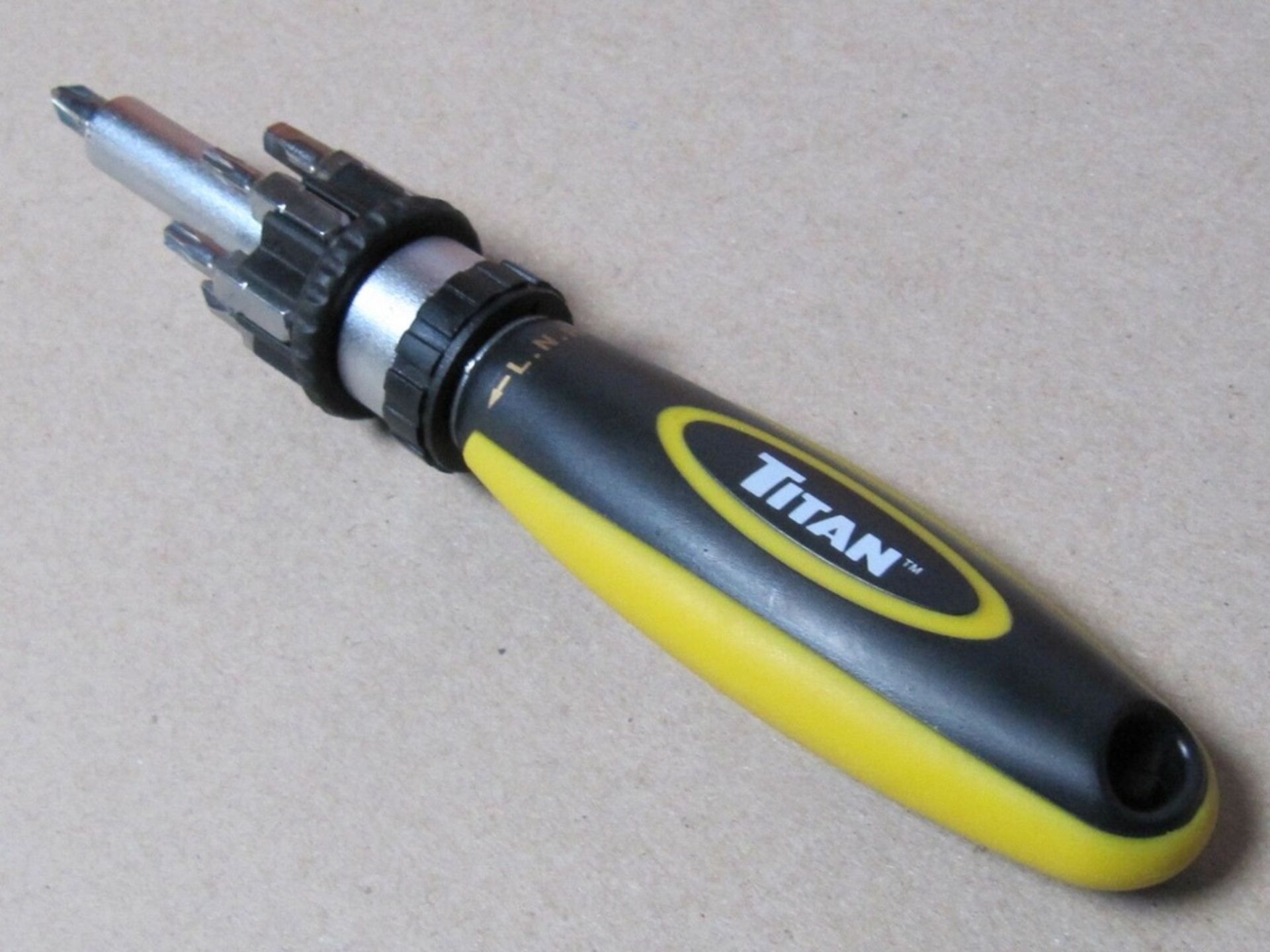 6 x Ratcheting Screwdriver set. 7 bits. Handy size. Titan Tools 11014 no vat on hammer.You will - Image 5 of 6