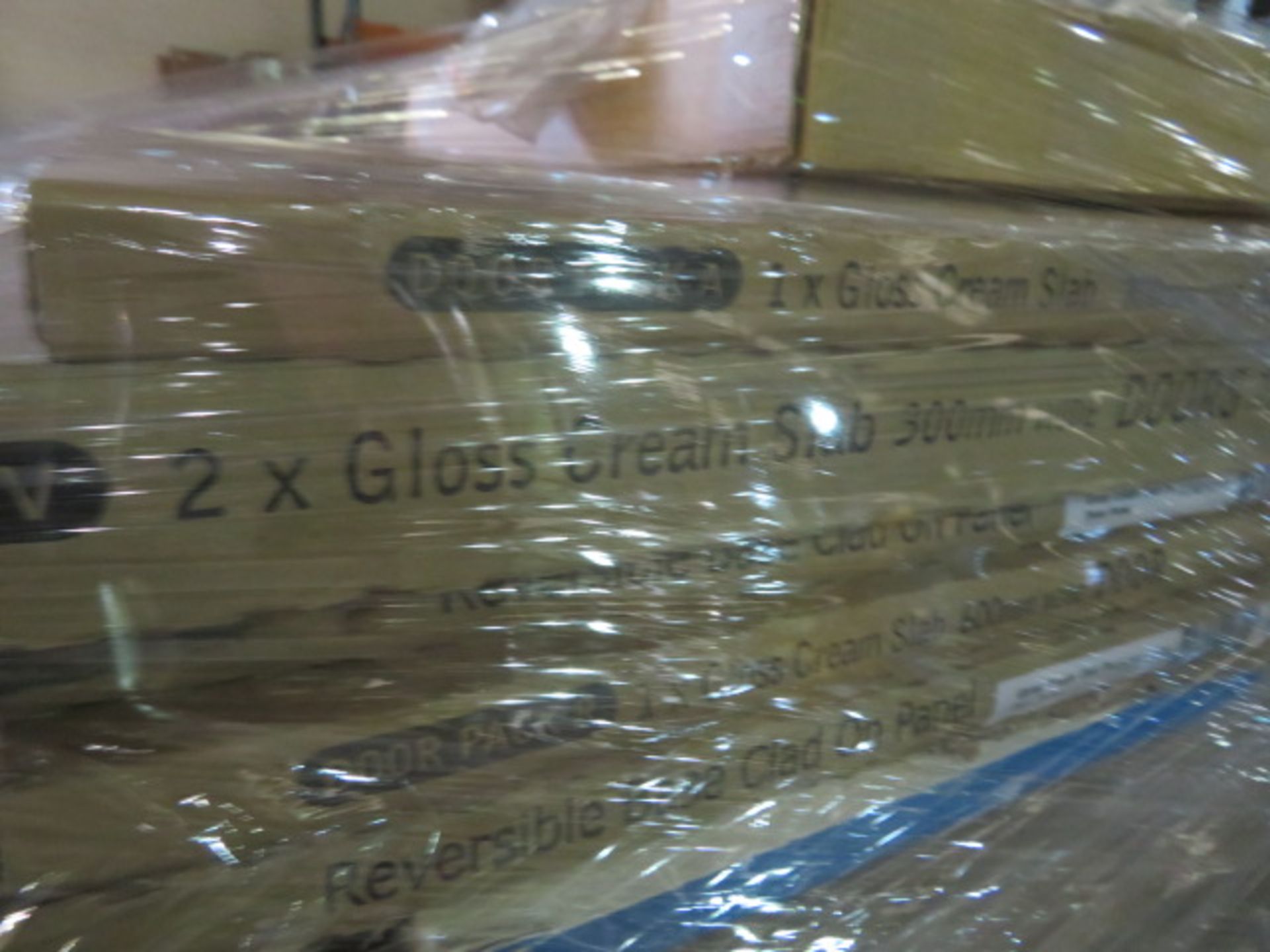 (BQ1) PALLET TO CONTAIN A LARGE QTY OF VARIOUS NEW KITCHEN STOCK TO INCLUDE: GLOSS CREAM STYLE ... - Image 5 of 7