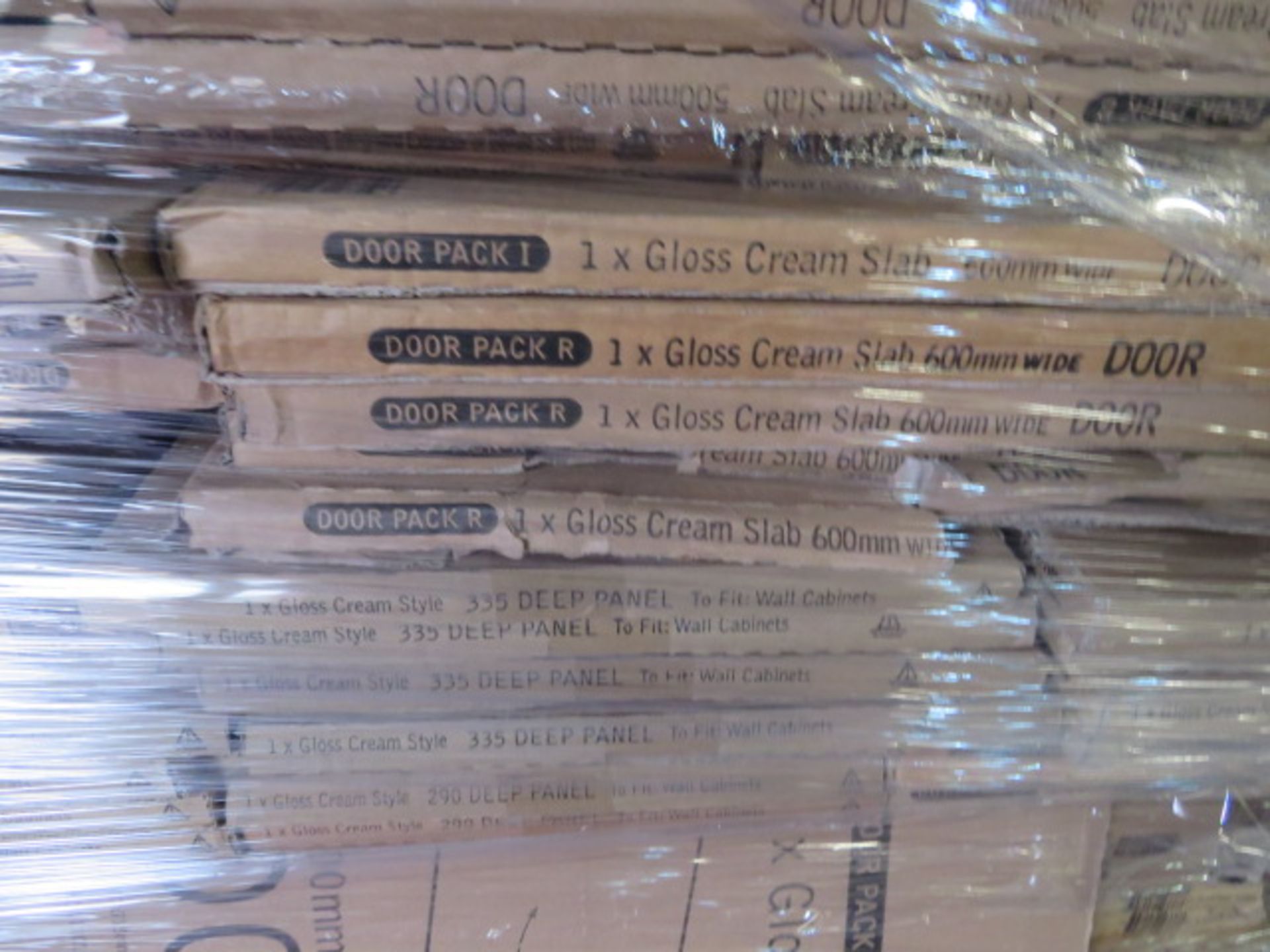 (OS1) PALLET TO CONTAIN A LARGE QTY OF VARIOUS NEW KITCHEN STOCK TO INCLUDE: GLOSS CREAM STYLE ... - Image 5 of 5