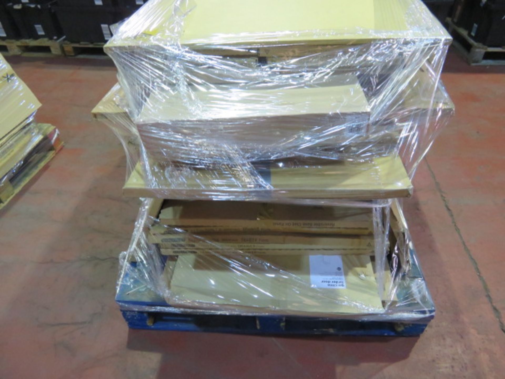 (BQ22) PALLET TO CONTAIN A LARGE QTY OF VARIOUS NEW KITCHEN STOCK TO INCLUDE: GLOSS WHITE DOOR ...