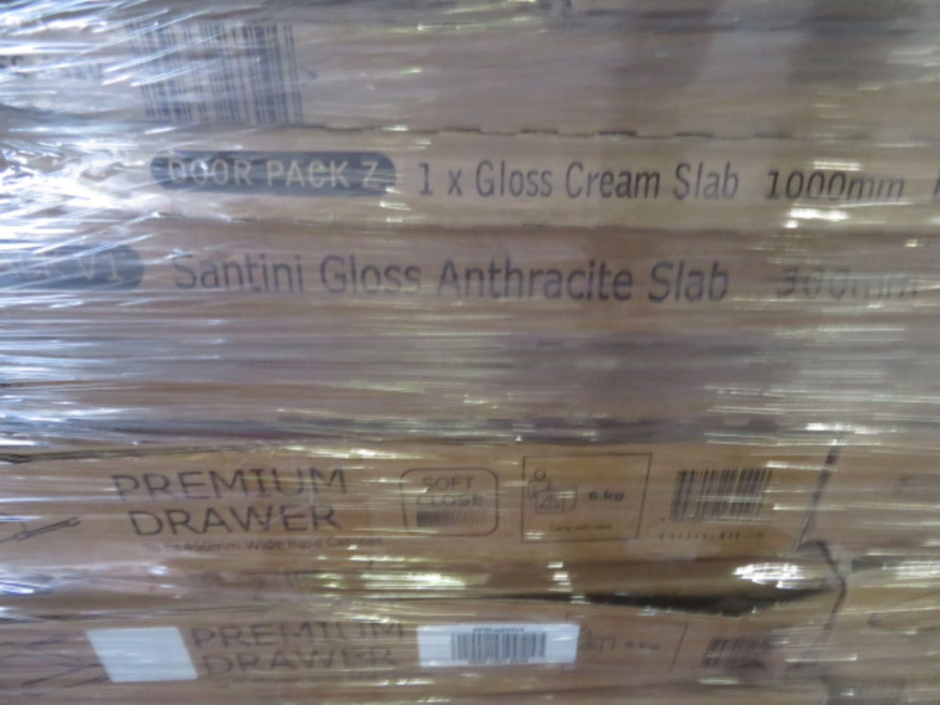 (BQ1) PALLET TO CONTAIN A LARGE QTY OF VARIOUS NEW KITCHEN STOCK TO INCLUDE: GLOSS CREAM STYLE ... - Image 7 of 7