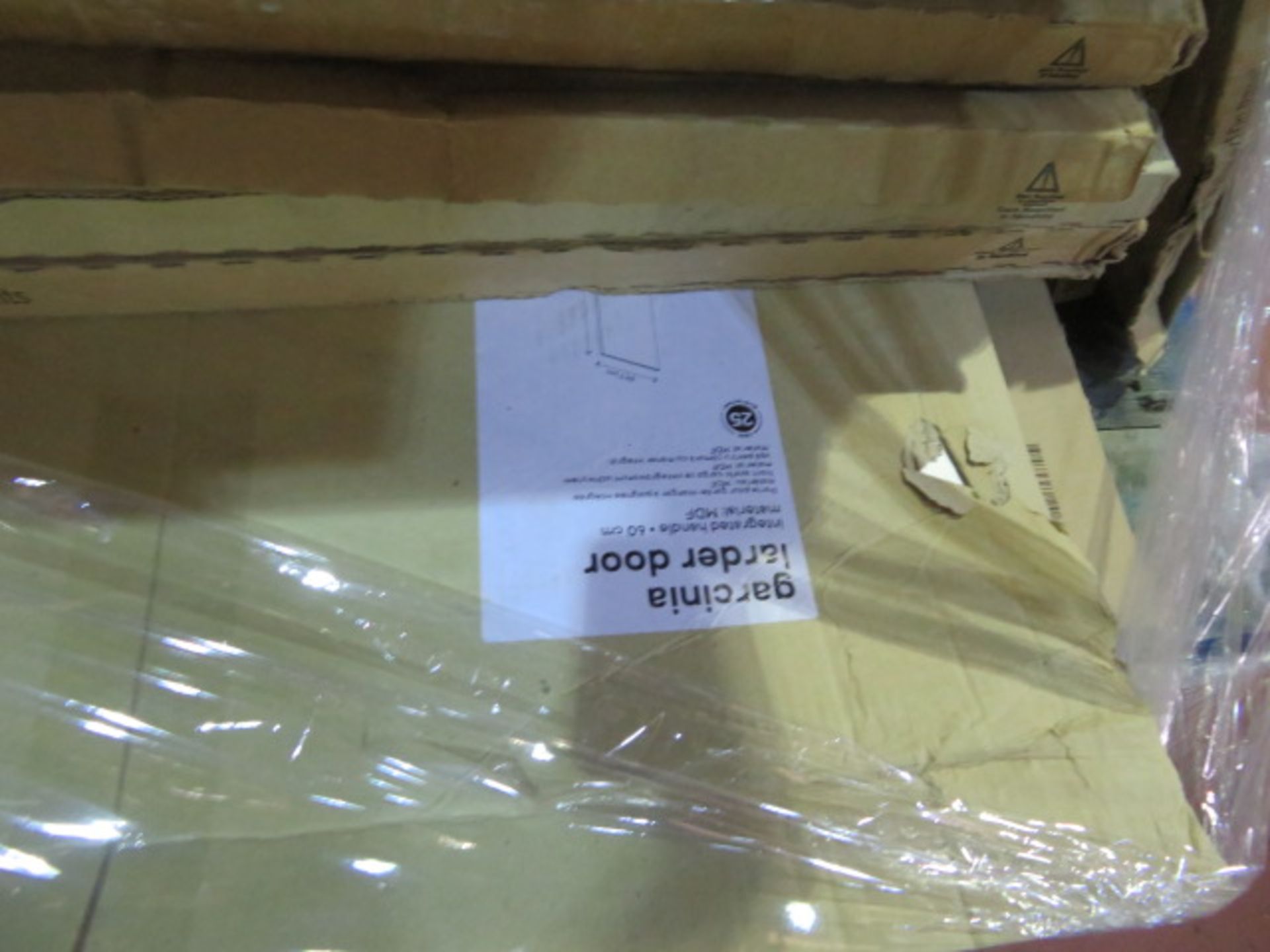 (BQ22) PALLET TO CONTAIN A LARGE QTY OF VARIOUS NEW KITCHEN STOCK TO INCLUDE: GLOSS WHITE DOOR ... - Image 2 of 5