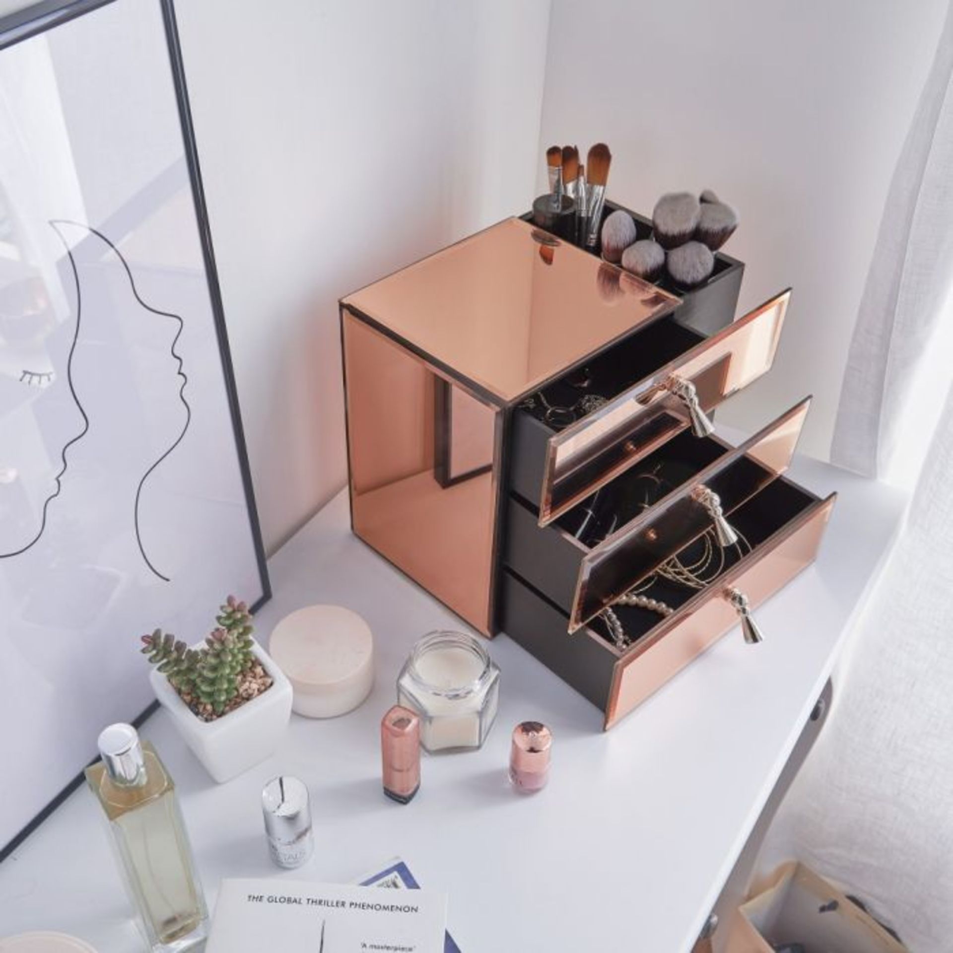 (V165) Rose Gold 3 Drawer Mirrored Jewellery Organiser. The perfect place to hide away clutter... - Image 3 of 4