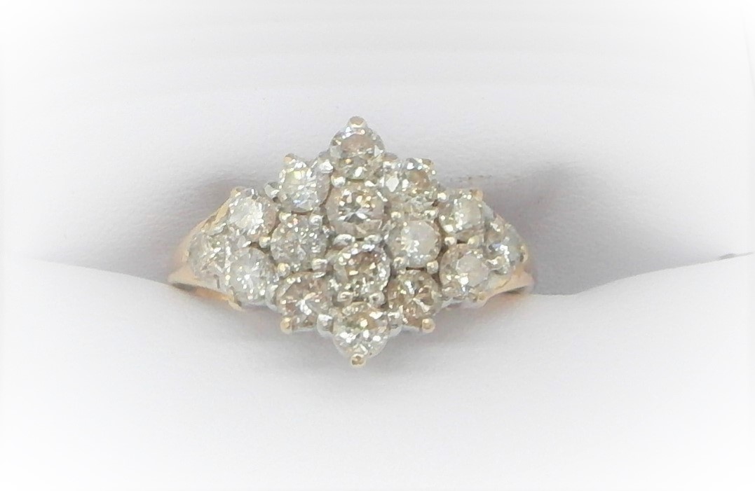 14Ct Yellow Gold Triangular Diamond Cluster Ring - Image 2 of 6