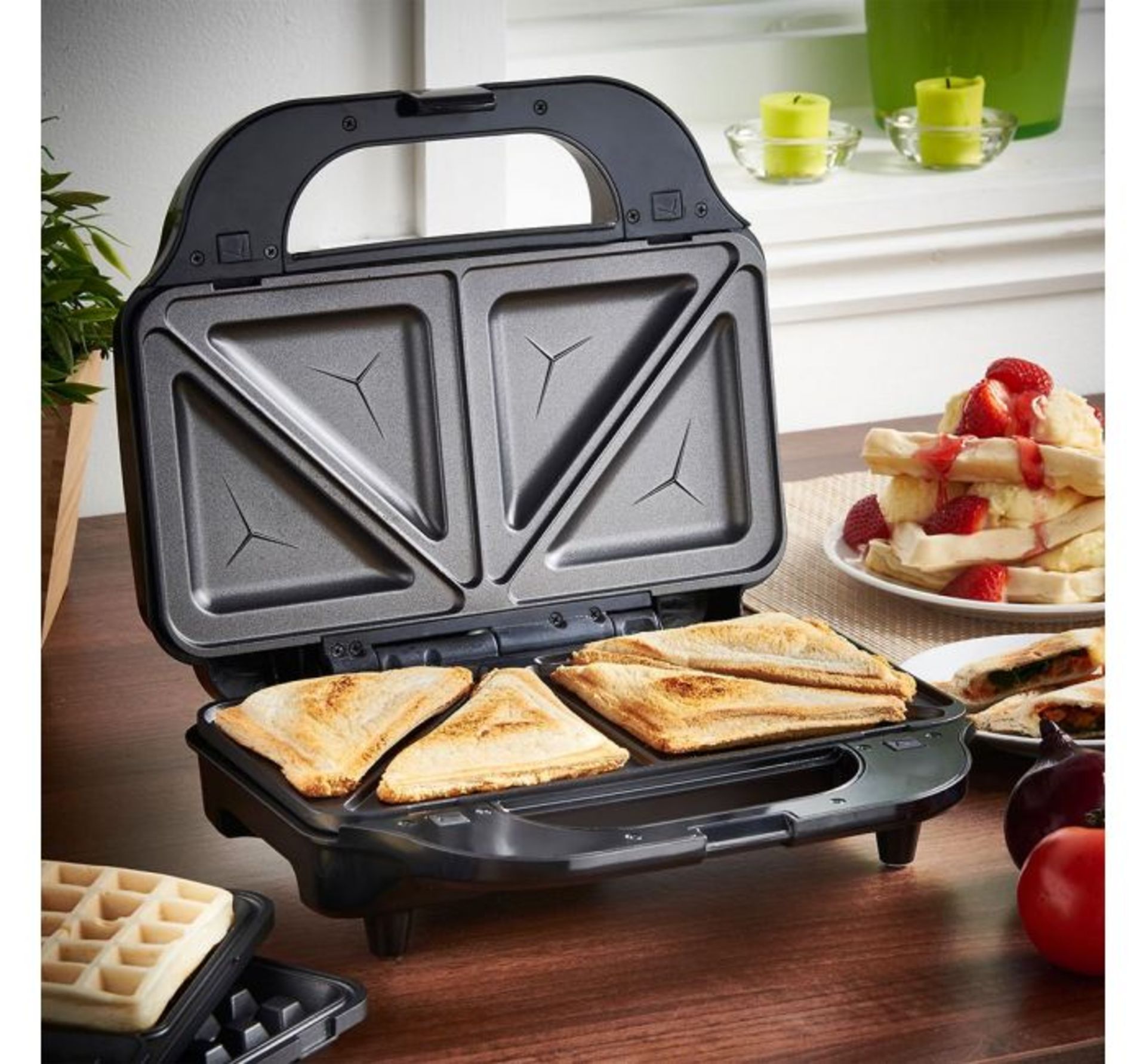 (X38) Sandwich & Waffle Maker. Large, deep removable plates & Non-stick coating for easy food r...