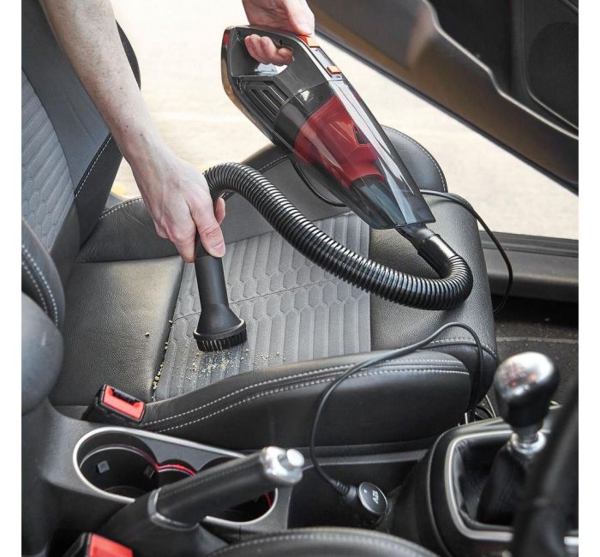 (X33) Car Vacuum 12V Wet & Dry. Compact and lightweight wet & dry handheld car vac with powerfu...