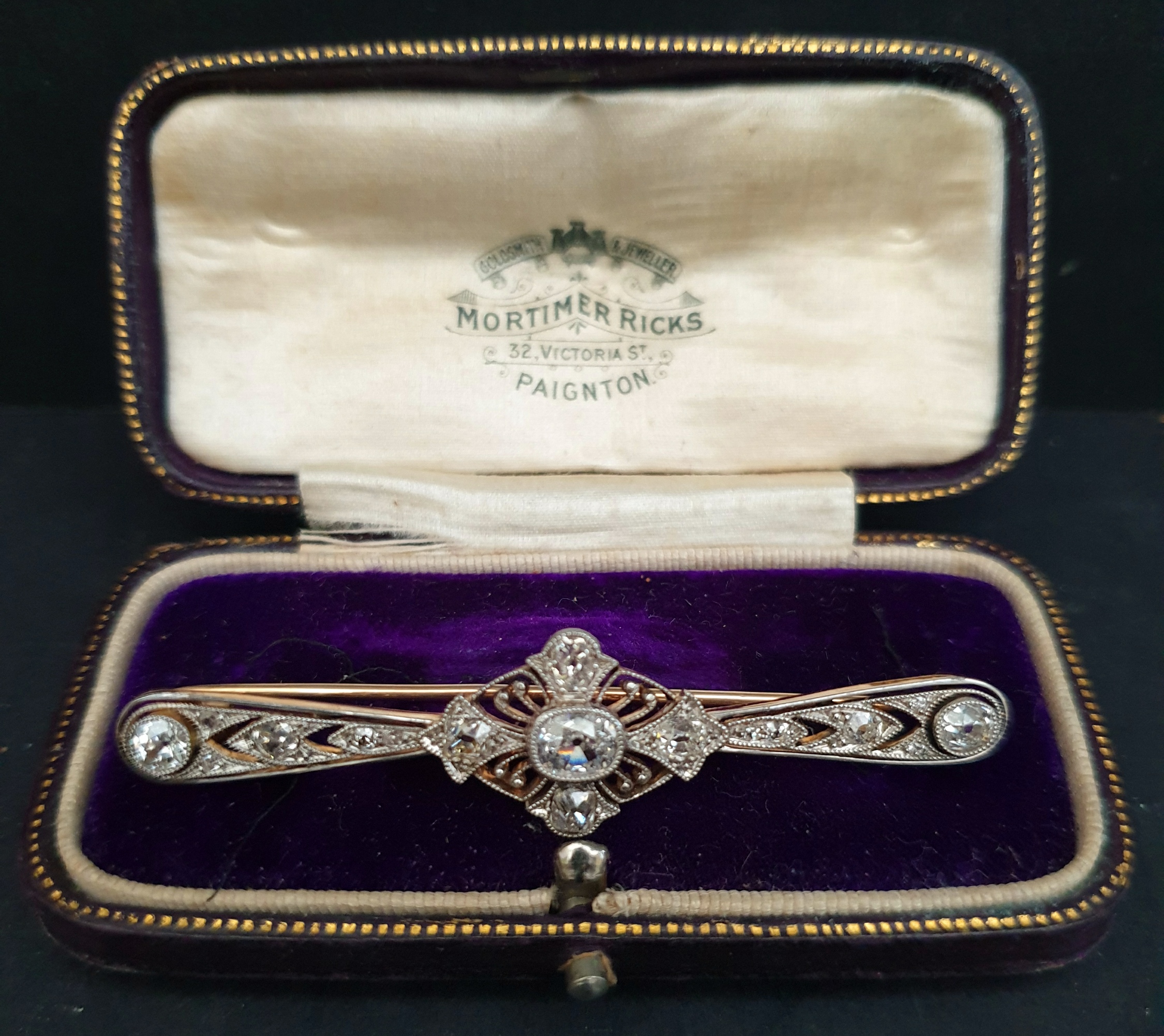 Antique Jewellery Brooch 15ct Gold & Platinum with 17 Diamonds
