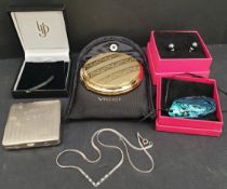 Parcel of Jewellery and Compacts