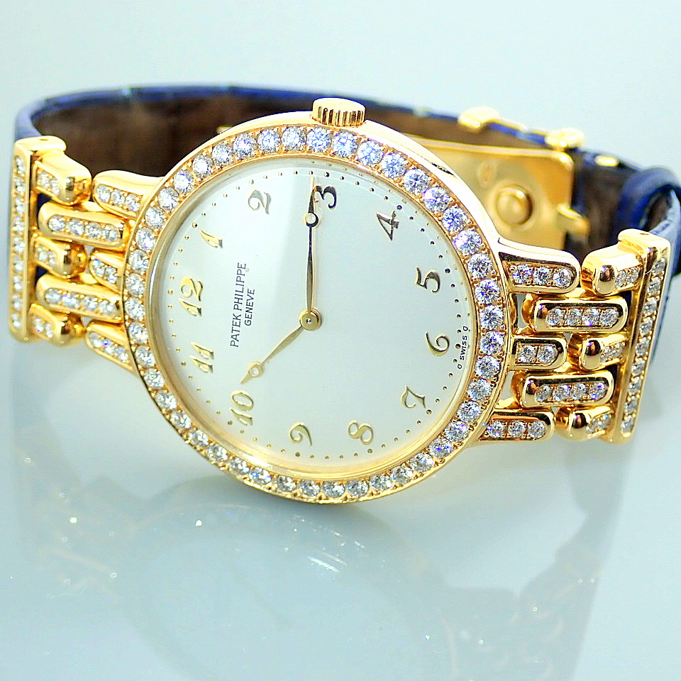 Patek Philippe. 18K Calatrava Diamond Ladies Yellow Gold Wrist Watch - Image 3 of 14