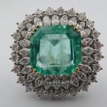 18K Large Emerald and Diamond Cluster Ring (16,58 ct)