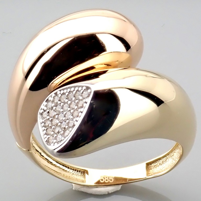 Italian Design Swarowski CZ Ring. In 14K Rose/Pink Gold