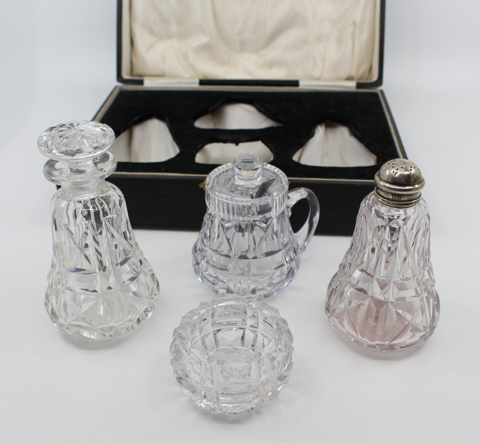 Cased John Walsh Crystal & Silver Cruet Set 1925 - Image 2 of 4