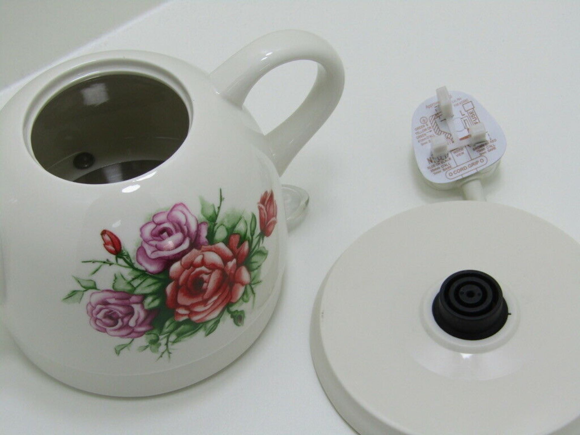 Country Rose Ceramic Kettle. White. Cordless. Tea Pot design. VJ905 - Image 2 of 4