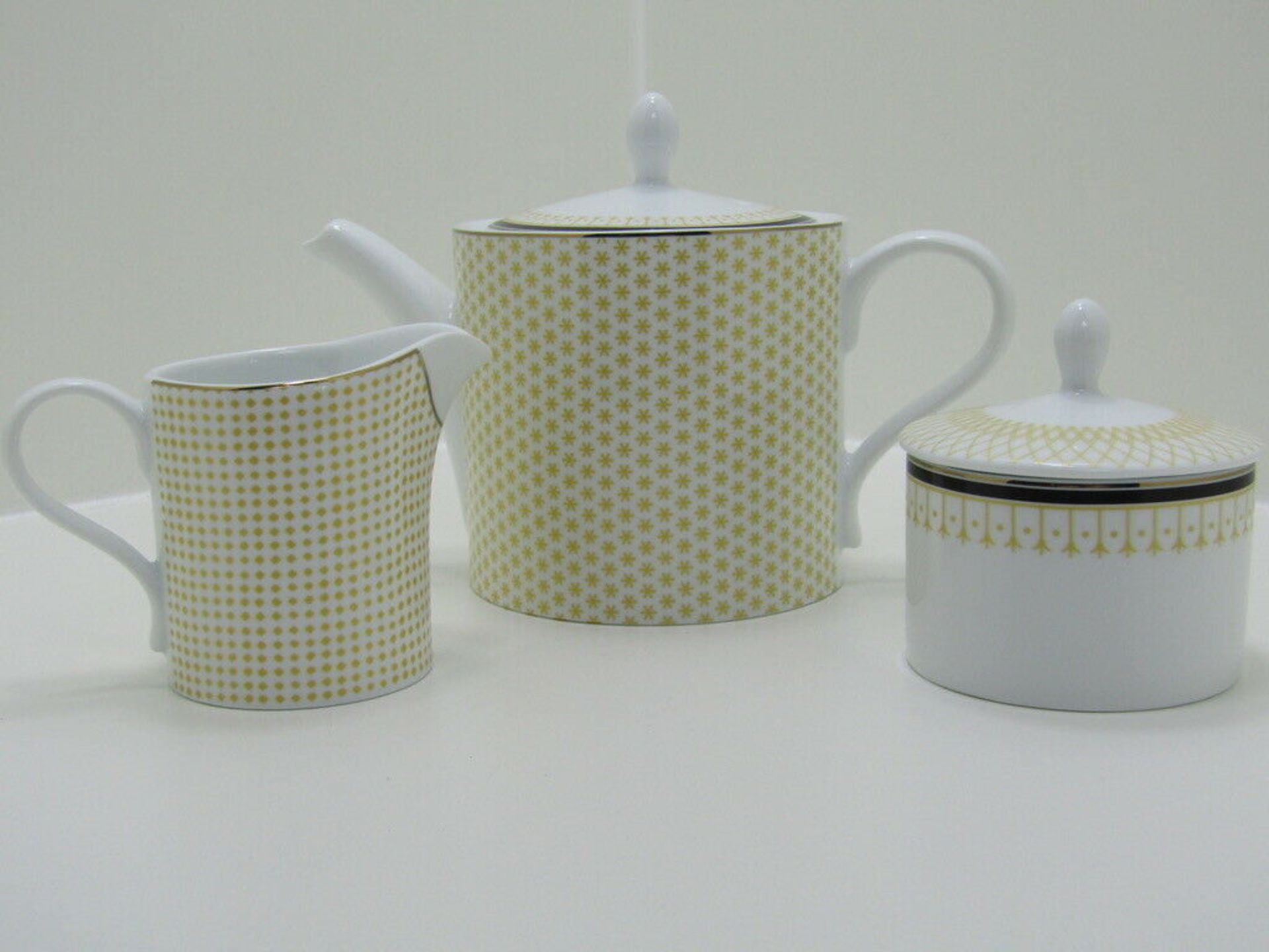 Portmeirion Studio, 3 Piece Tea Set With Teapot Milk Jug & Sugar Bowl with Lid - Image 3 of 5