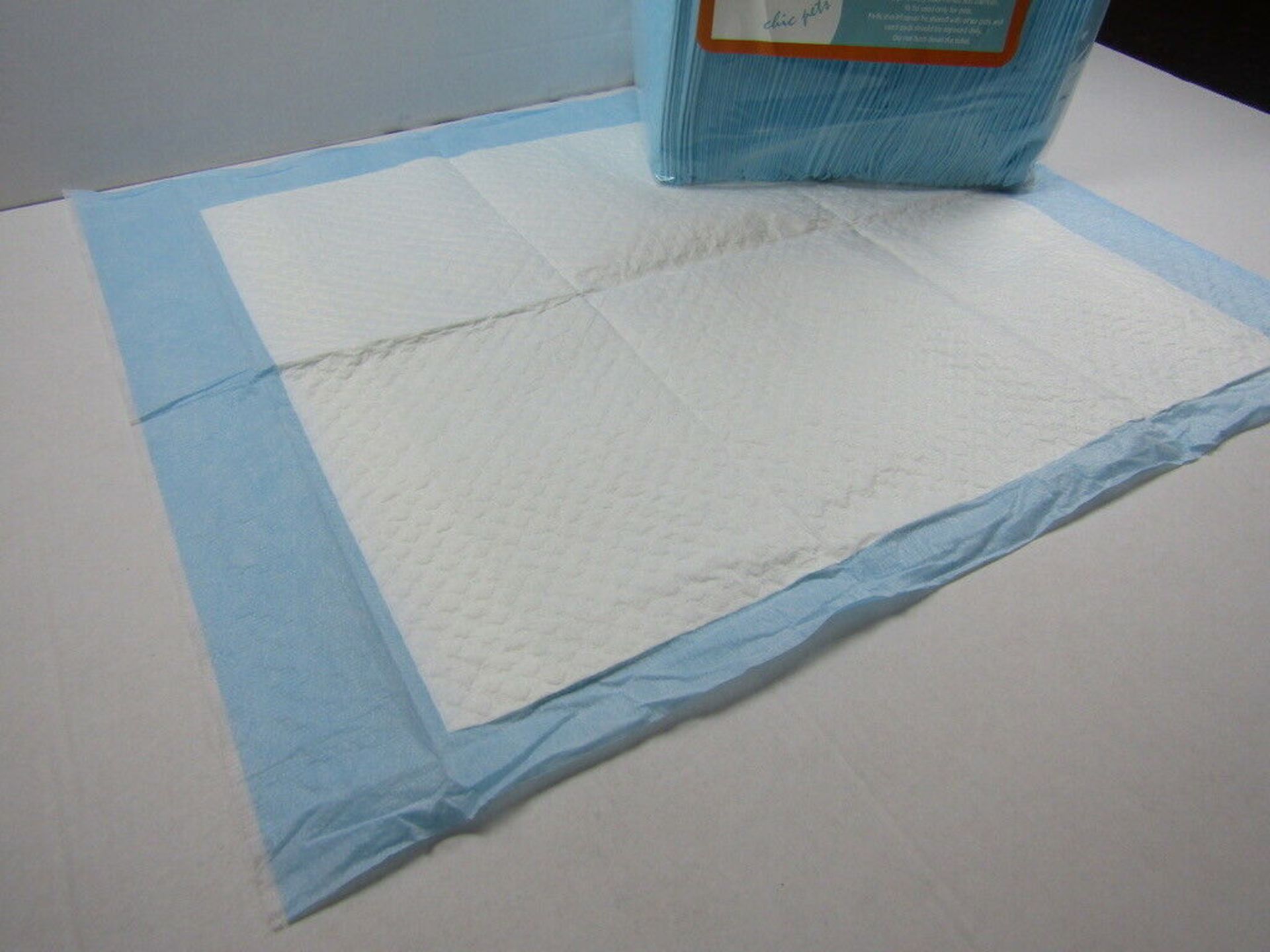 100 x Puppy Dog Training Pads. 50cm x 40cm - Image 4 of 4