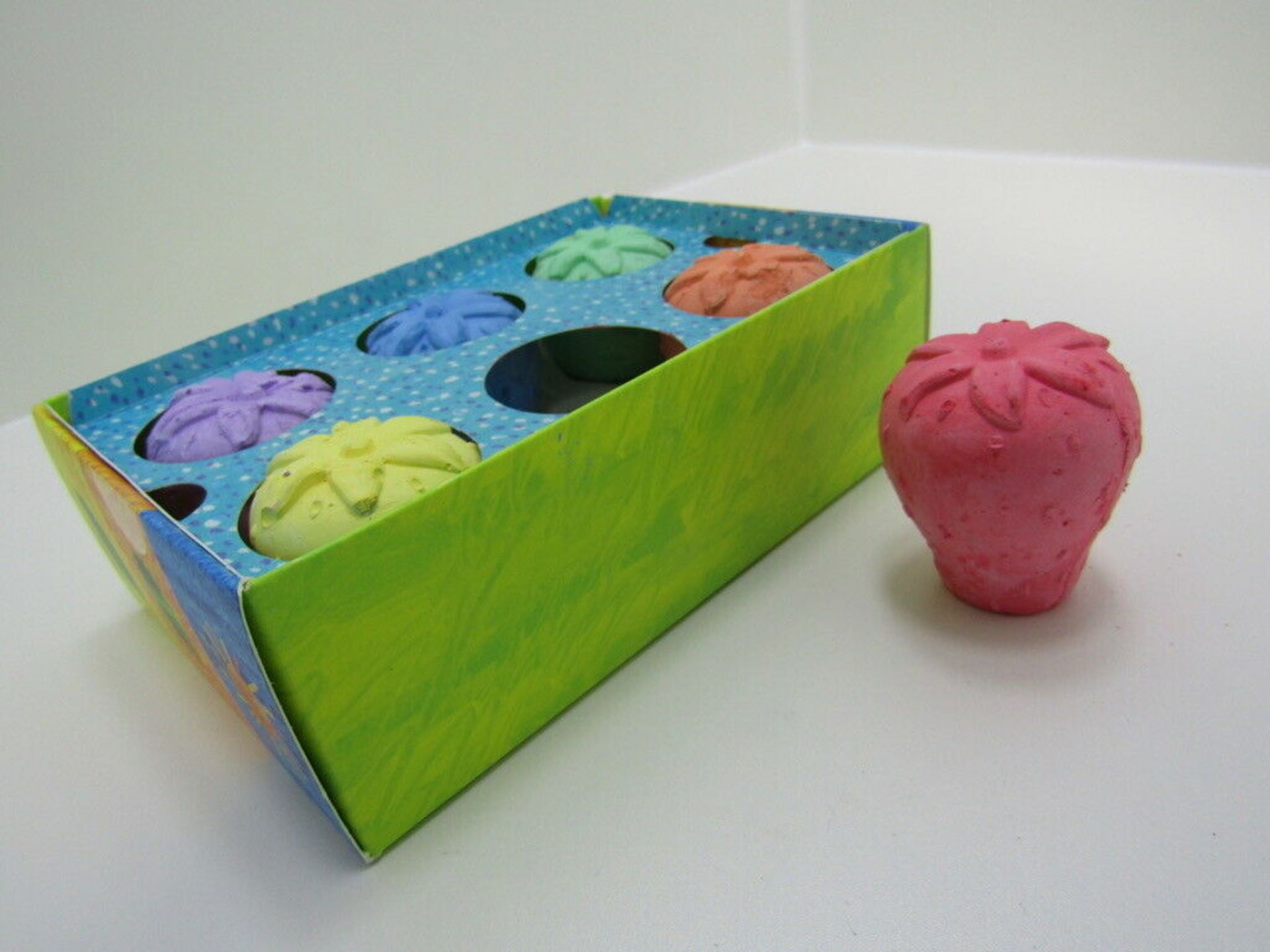 10 x The Hungry Caterpillar Large Chalk Set. Eric Carle - Image 3 of 4