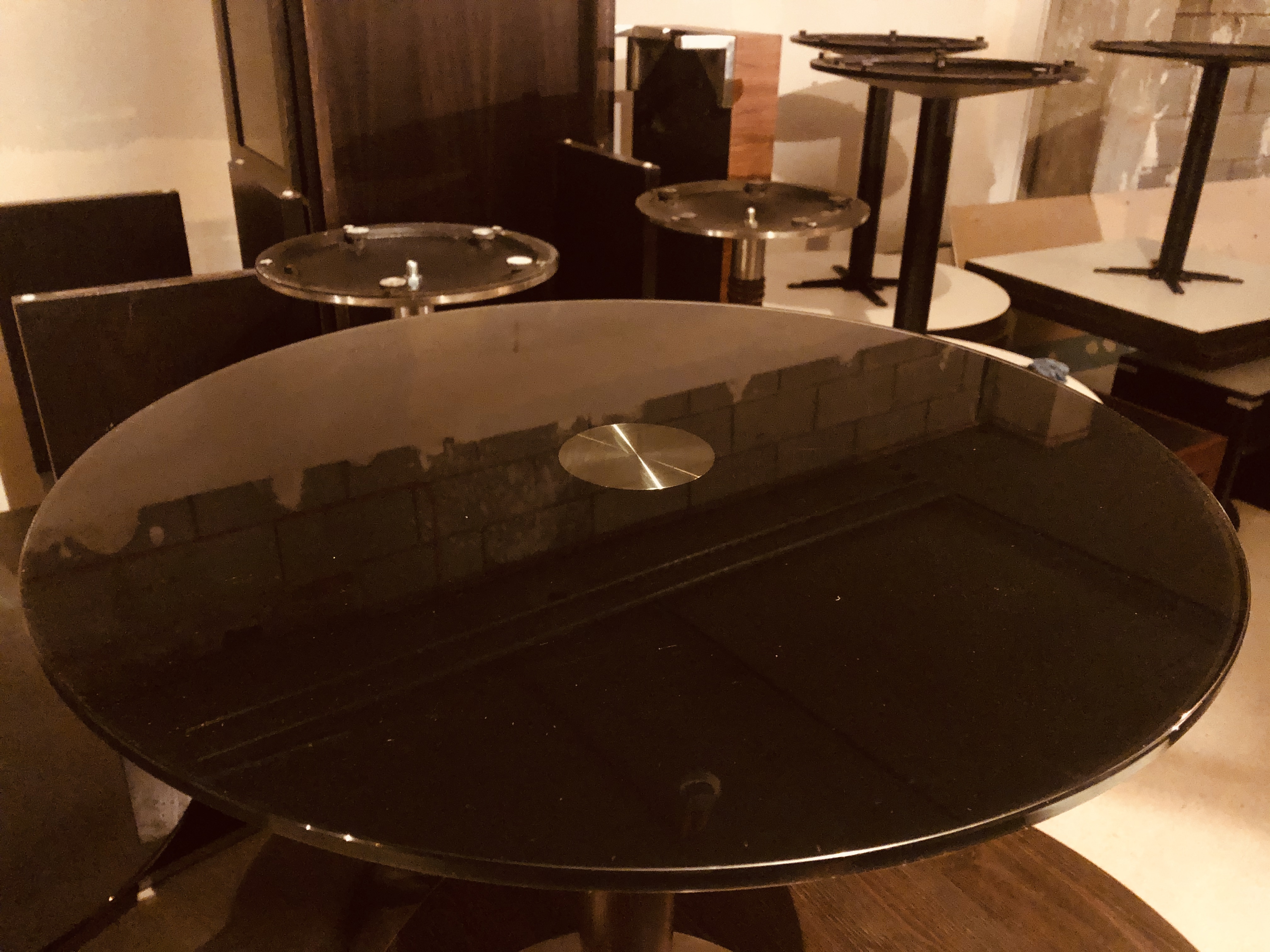 1x Large round veneer table - Image 3 of 4