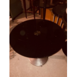 1x medium glass table round