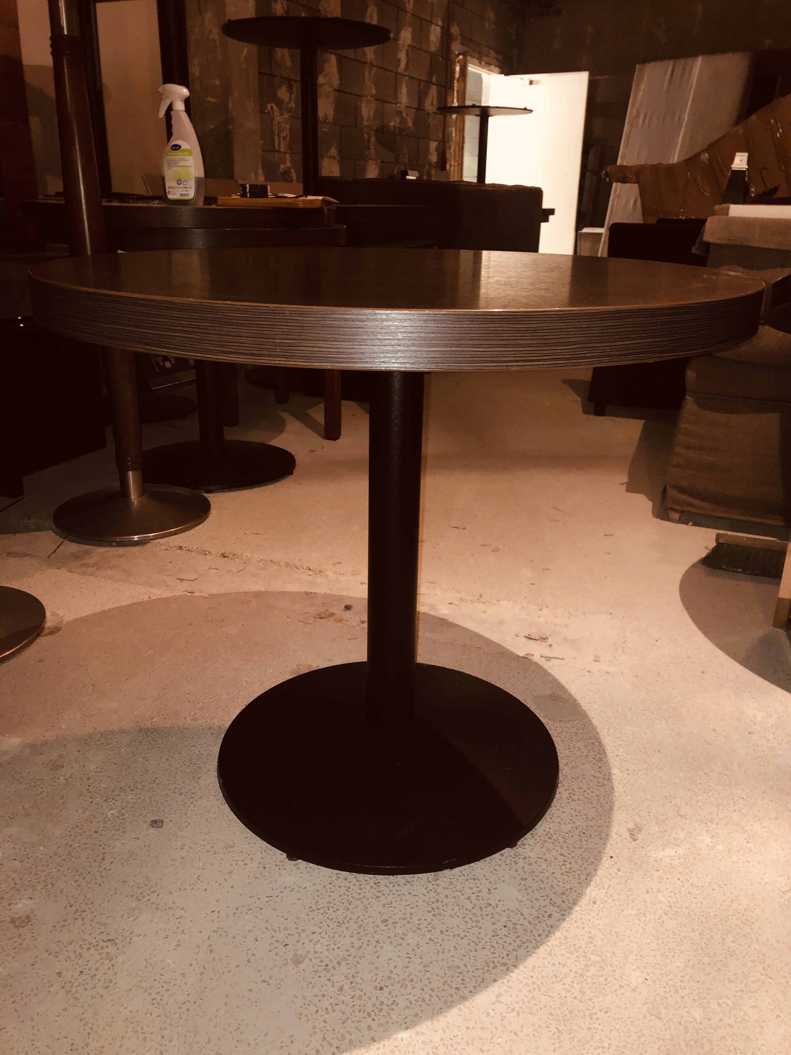 5x Small round veneer tables