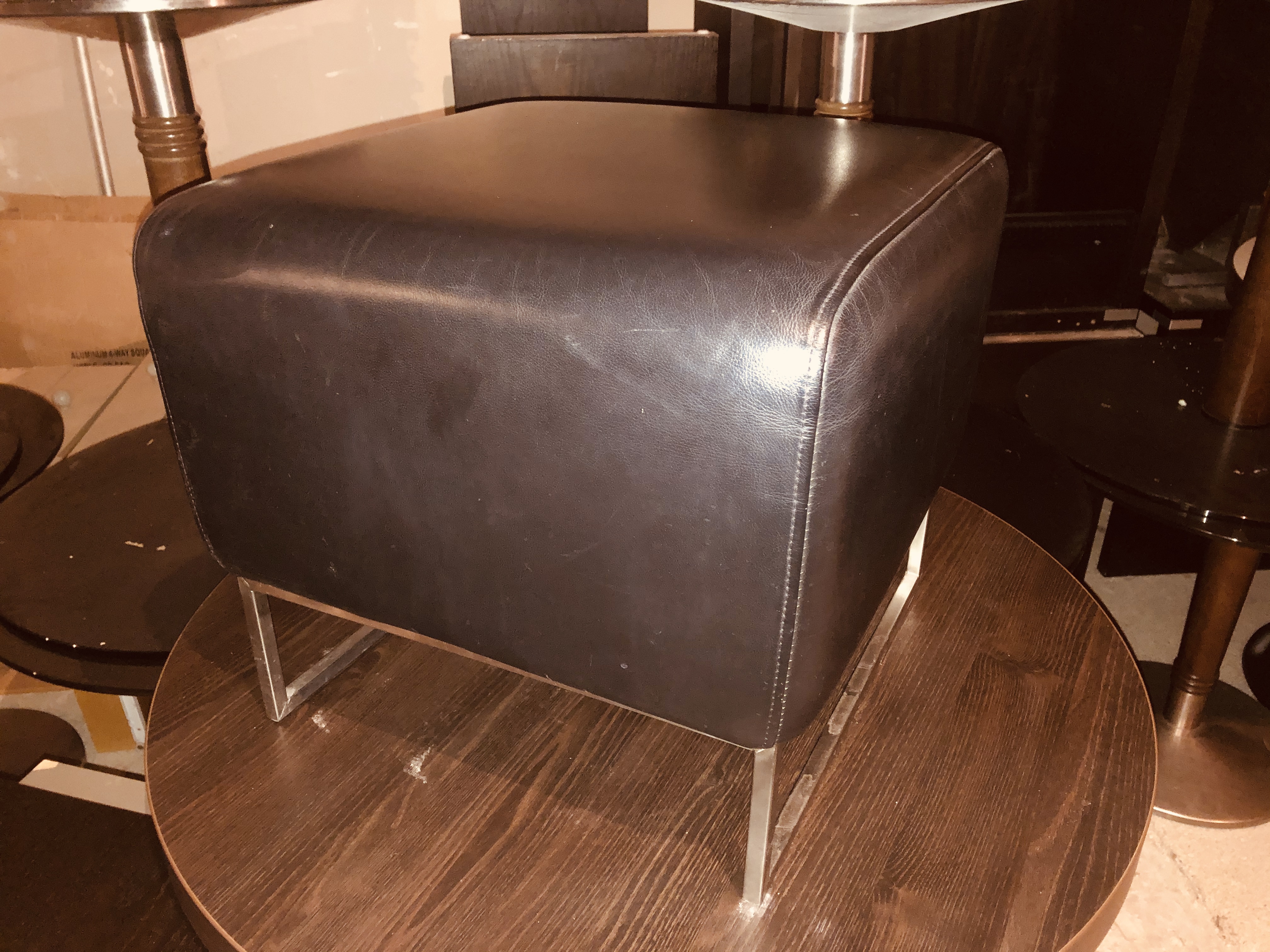 1x small black leather foot stool - Image 3 of 3