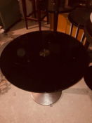 1x medium glass table round