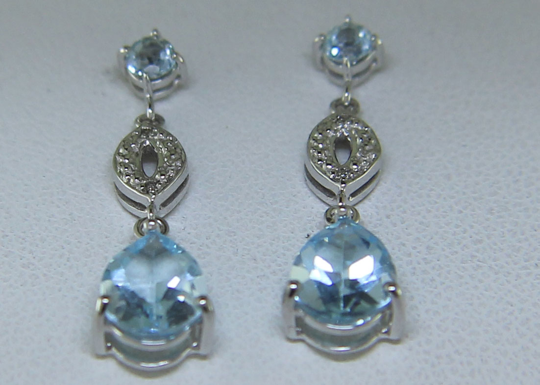 9ct White Gold Diamond And Blue Topaz Earring 0.02 Carats - Image 2 of 3