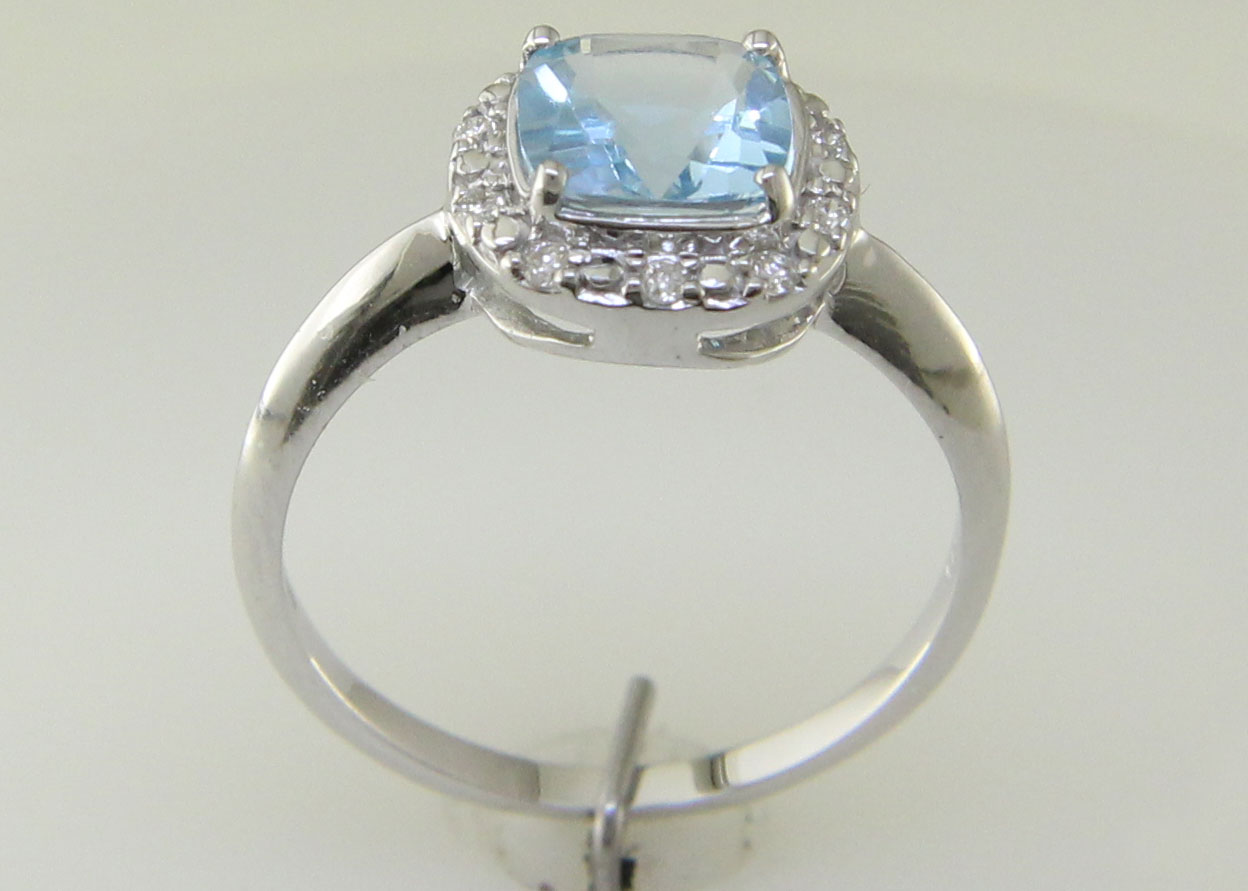 9ct White Gold Diamond And Blue Topaz Ring 0.10 Carats - Image 5 of 9